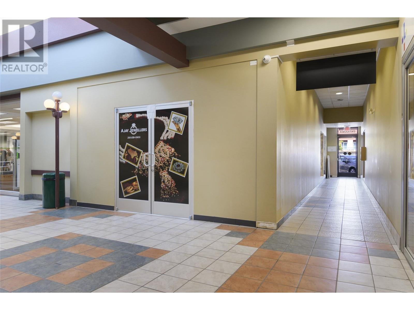 195 & 301 33 Highway West, Kelowna