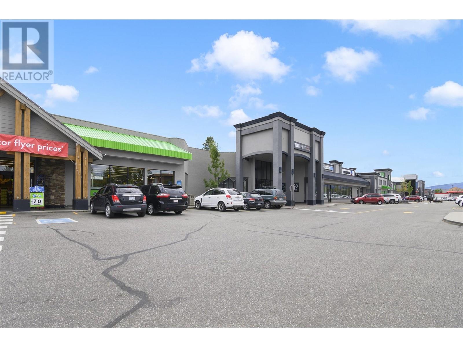 195 & 301 33 Highway West, Kelowna