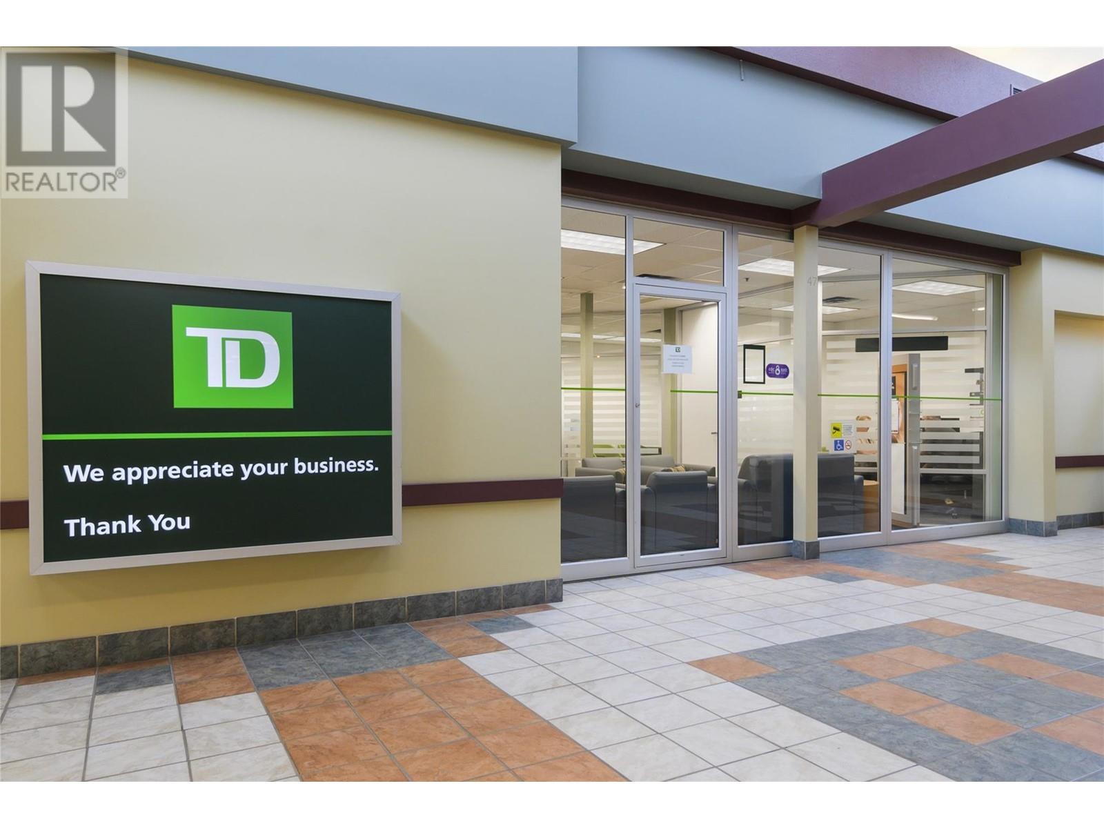 195 & 301 33 Highway West, Kelowna
