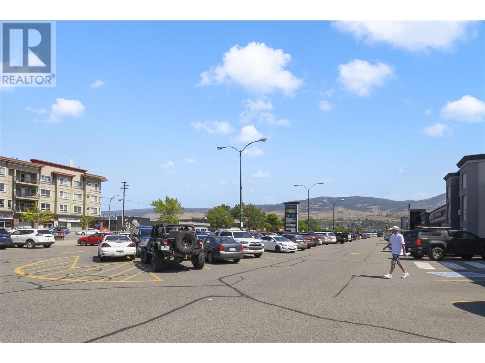 195 & 301 33 Highway West, Kelowna