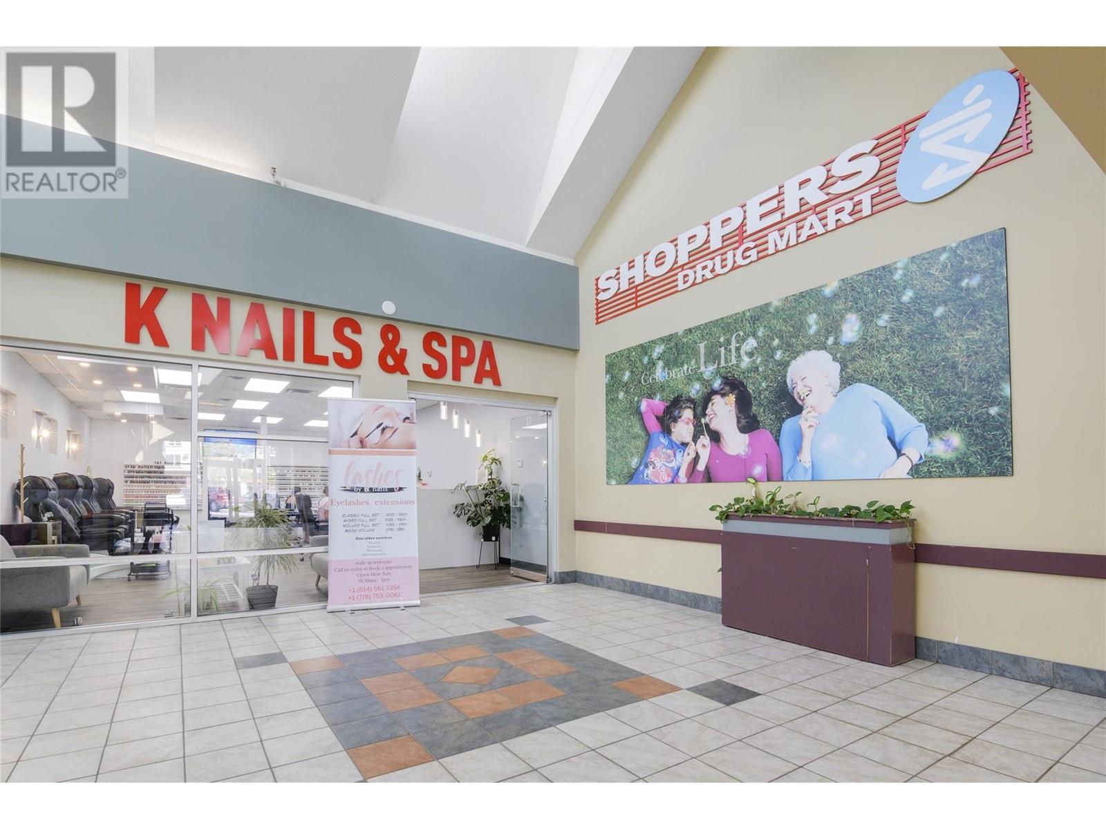 195 & 301 33 Highway West, Kelowna