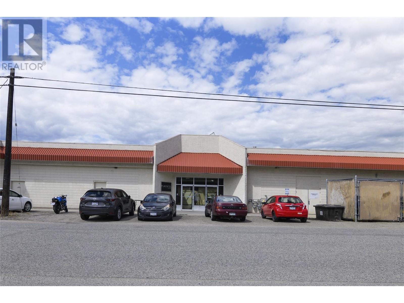 195 & 301 33 Highway West, Kelowna