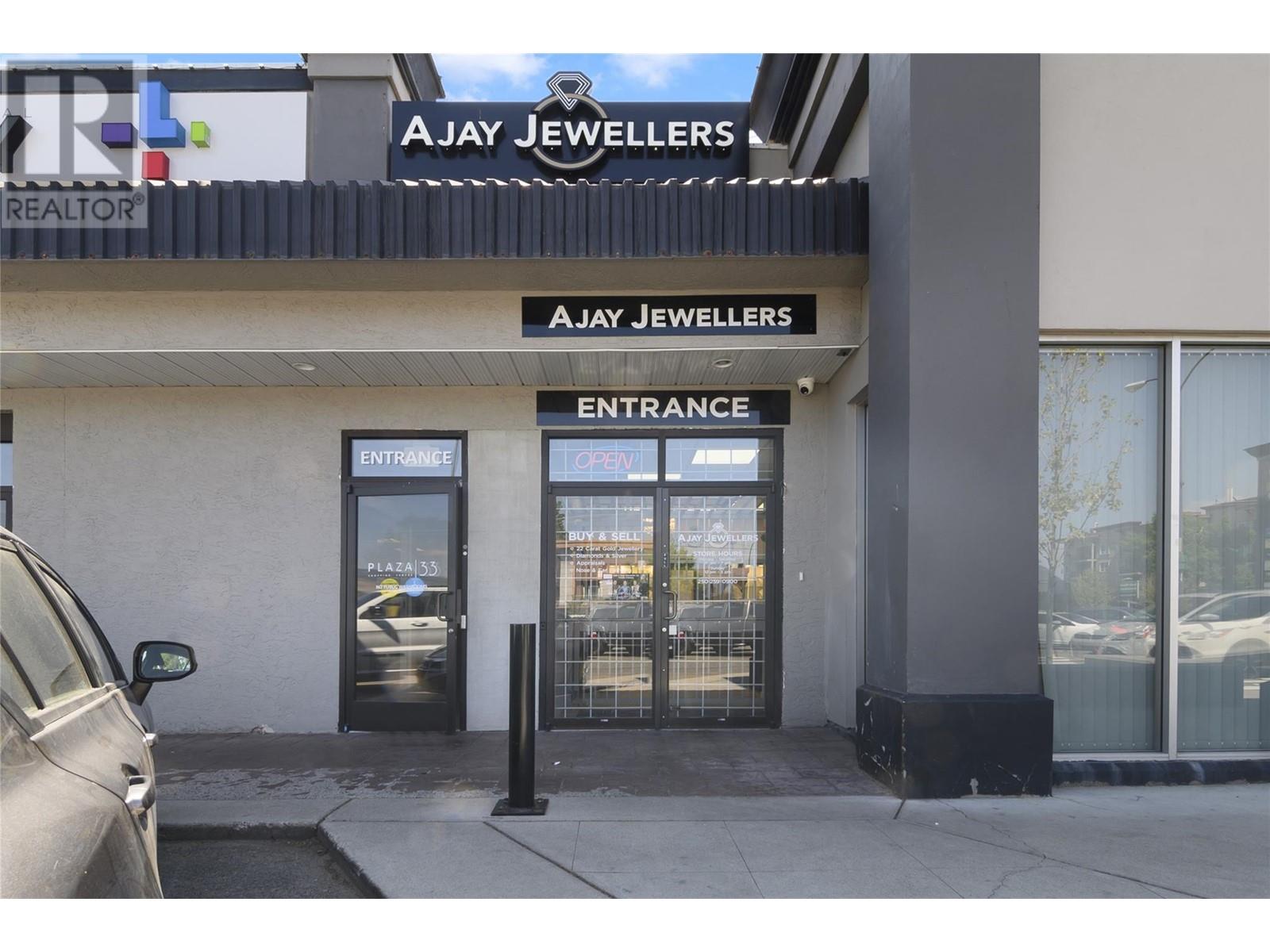 195 & 301 33 Highway West, Kelowna