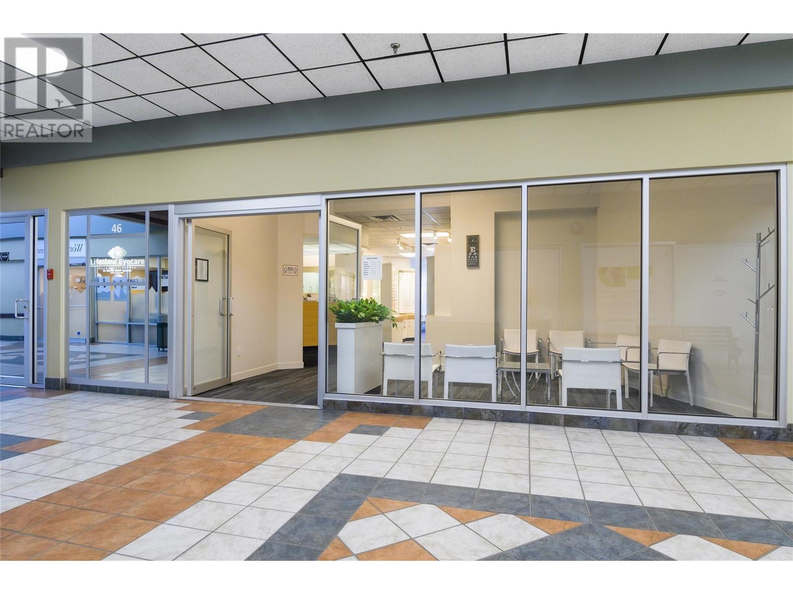 195 & 301 33 Highway West, Kelowna