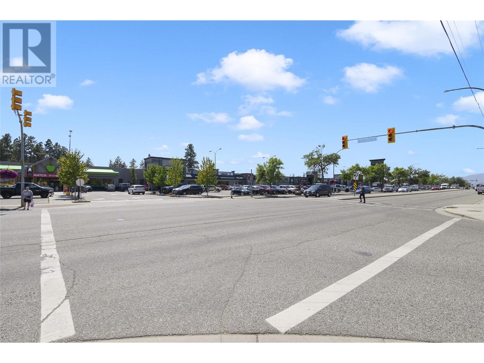 195 & 301 33 Highway West, Kelowna