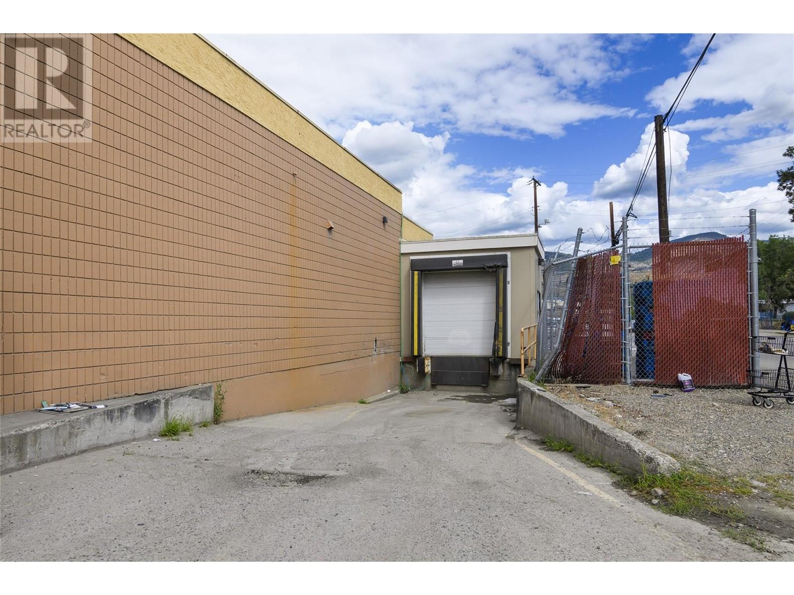 195 & 301 33 Highway West, Kelowna