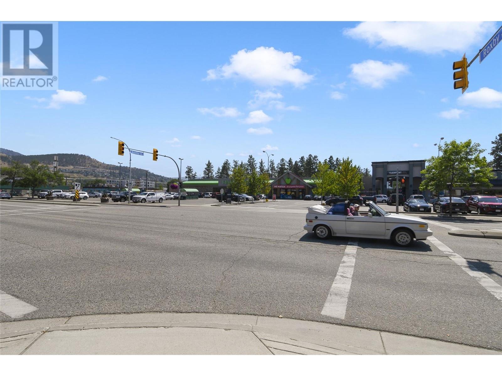 195 & 301 33 Highway West, Kelowna