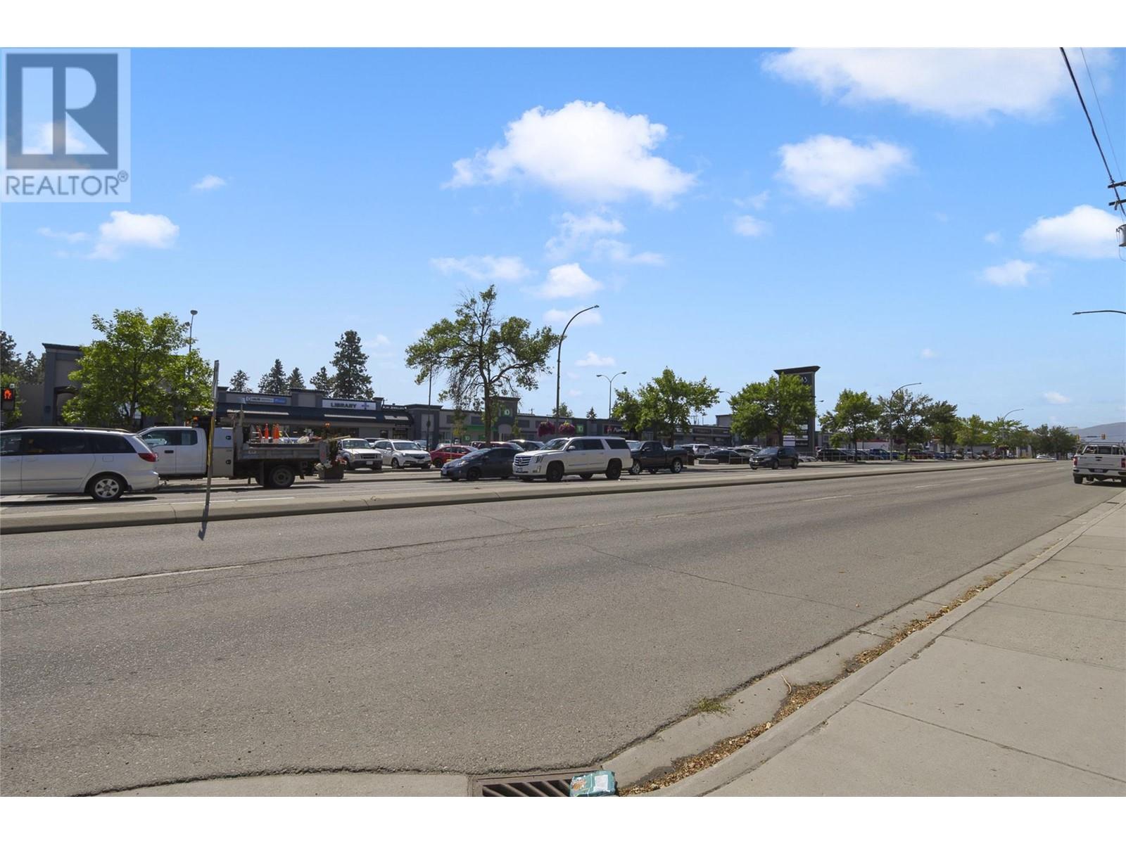 195 & 301 33 Highway West, Kelowna