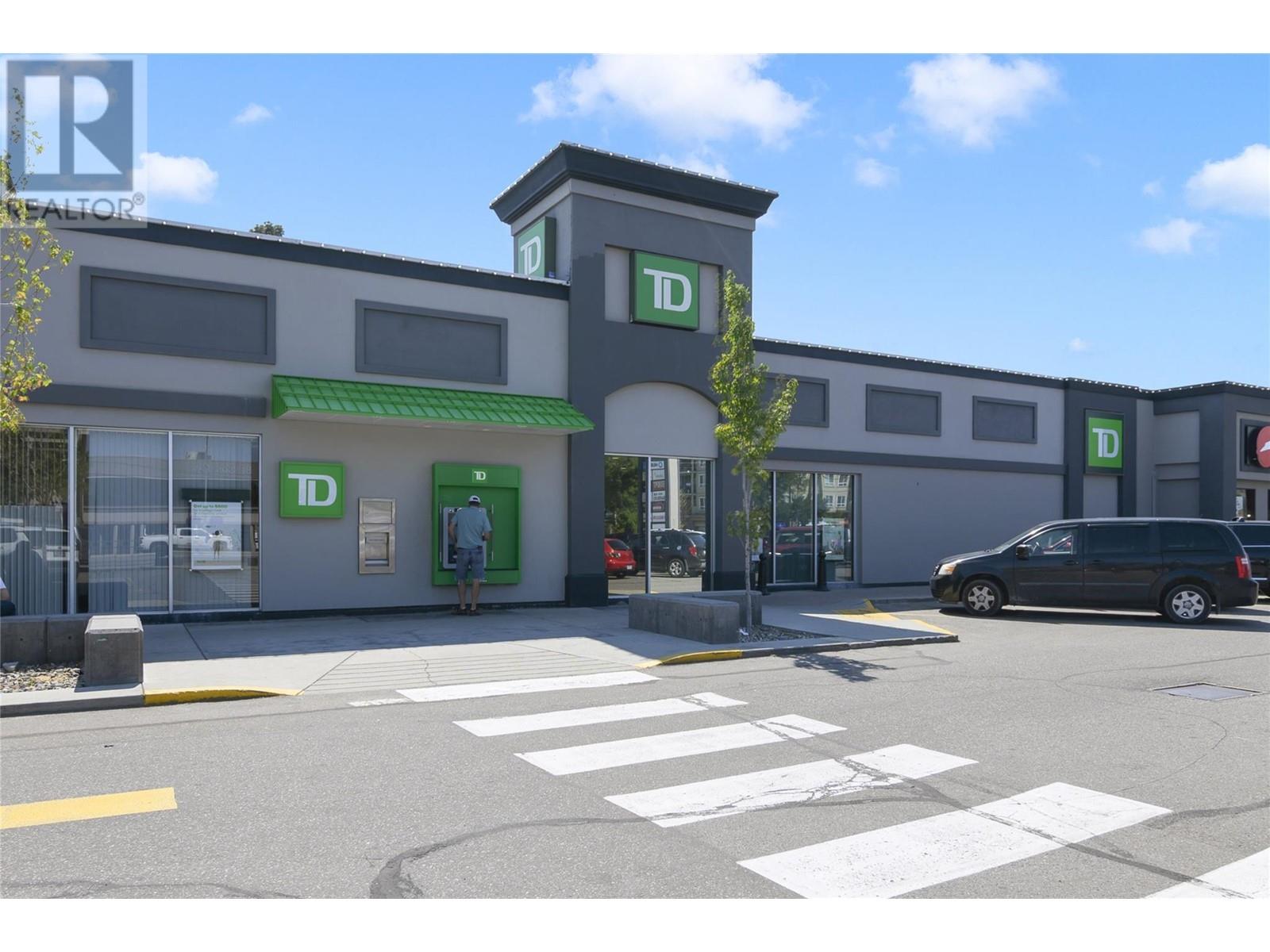 195 & 301 33 Highway West, Kelowna