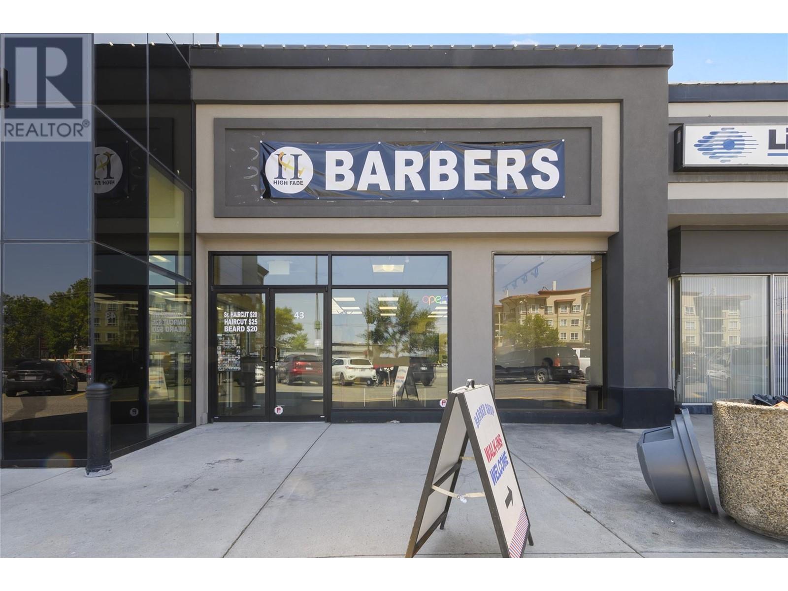 195 & 301 33 Highway West, Kelowna