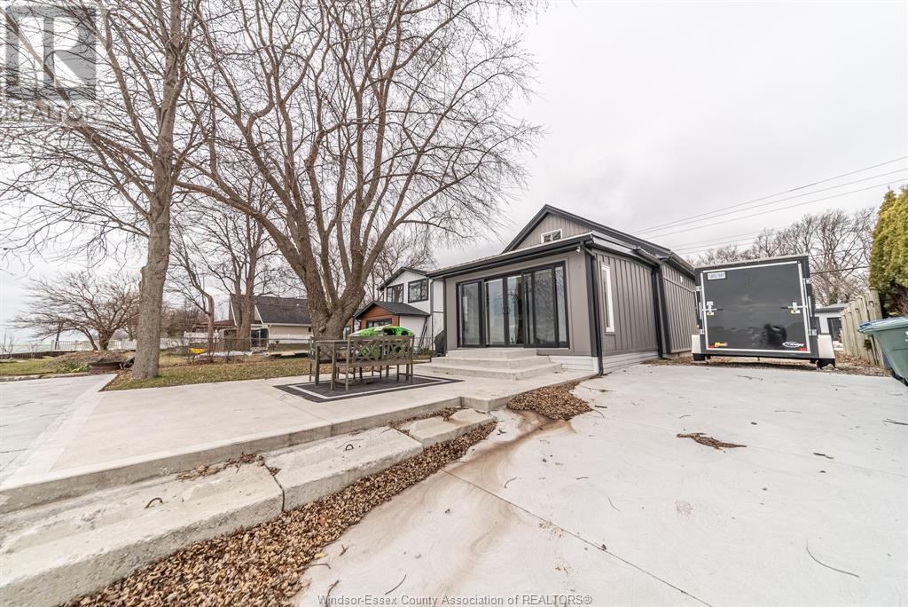 Photo 3 of 551 Heritage, Kingsville ON