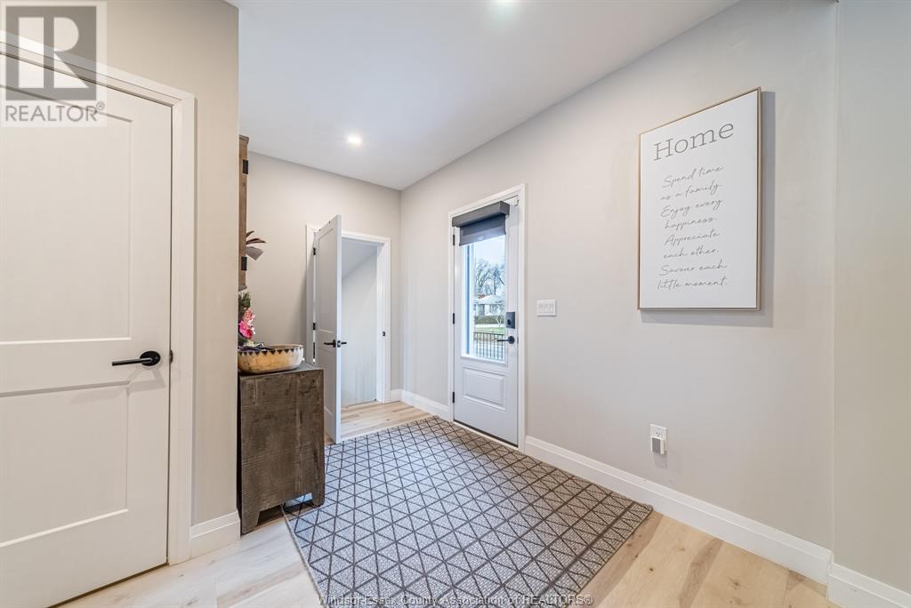 Photo 5 of 551 Heritage, Kingsville ON
