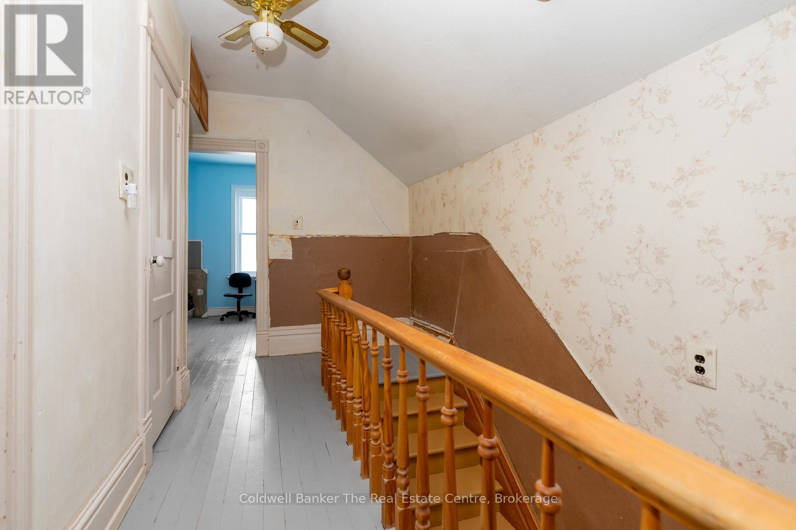 Photo 15 of 24 Elizabeth Street W, Clearview ON