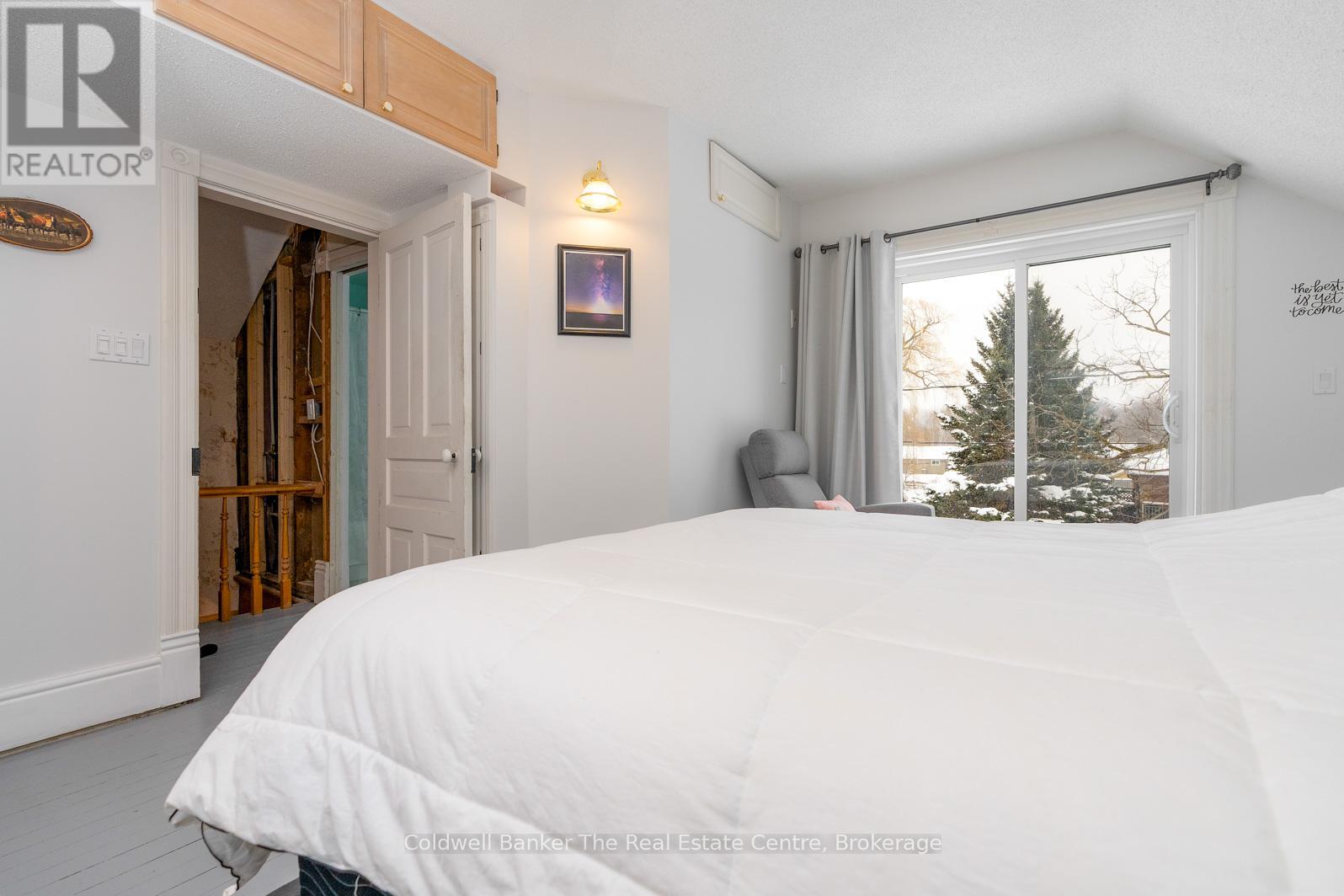 Photo 16 of 24 Elizabeth Street W, Clearview ON