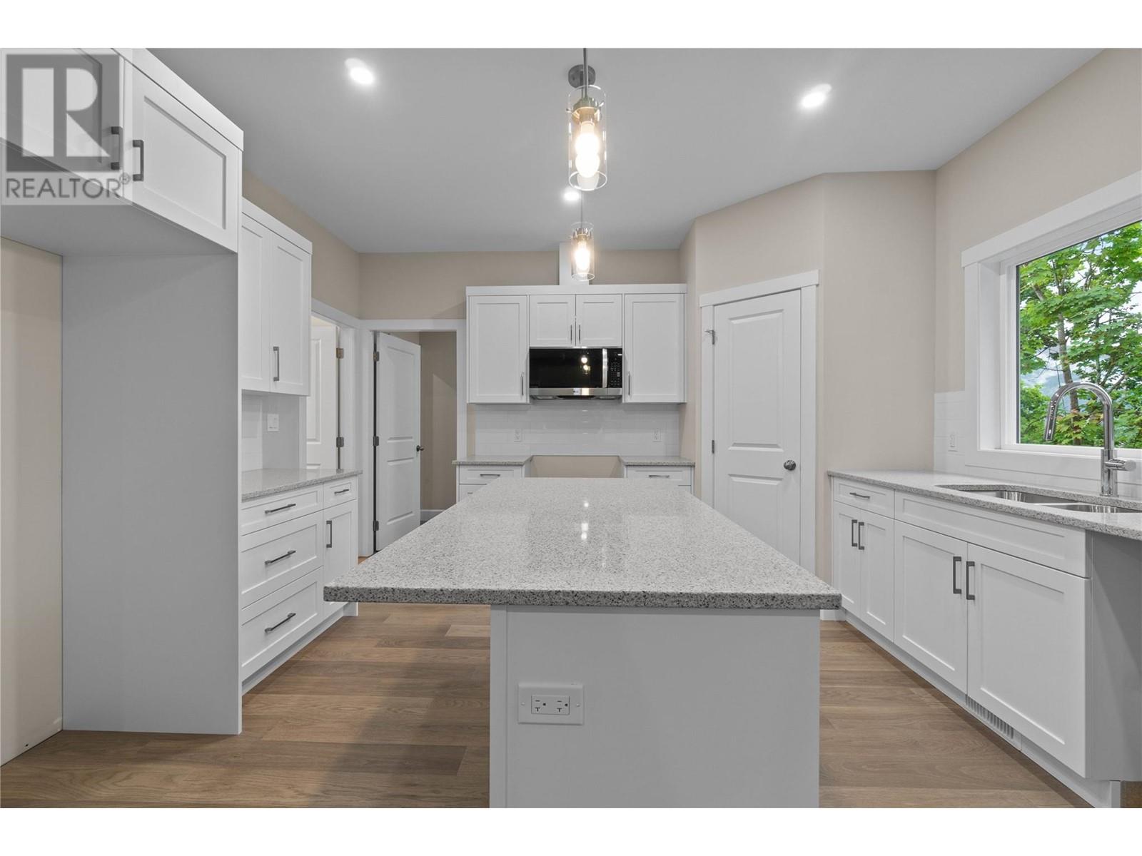 Photo 5 of 806 Cliff Avenue Unit 104, Enderby BC