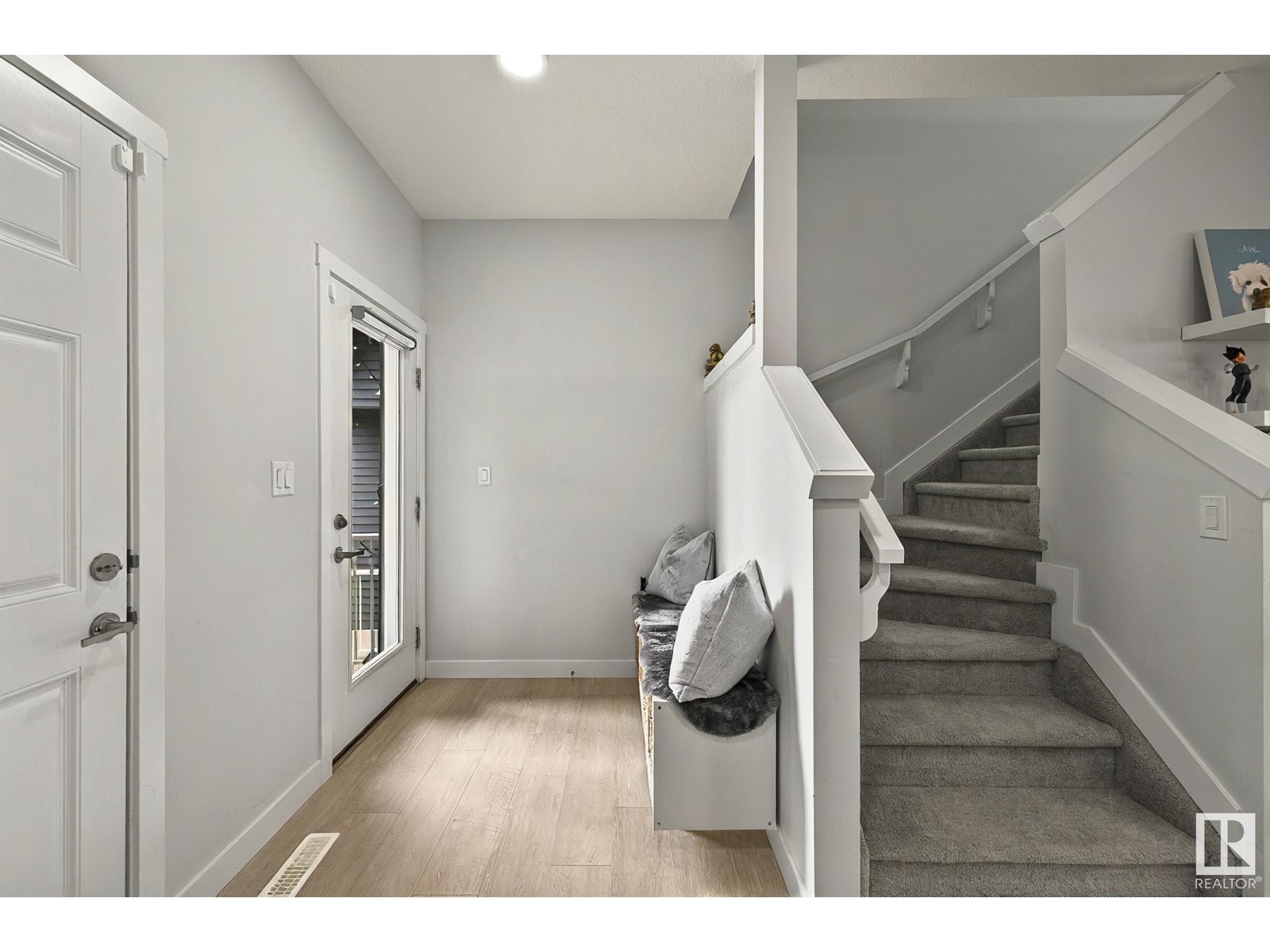 918 DANIELS LO SW - Image 2