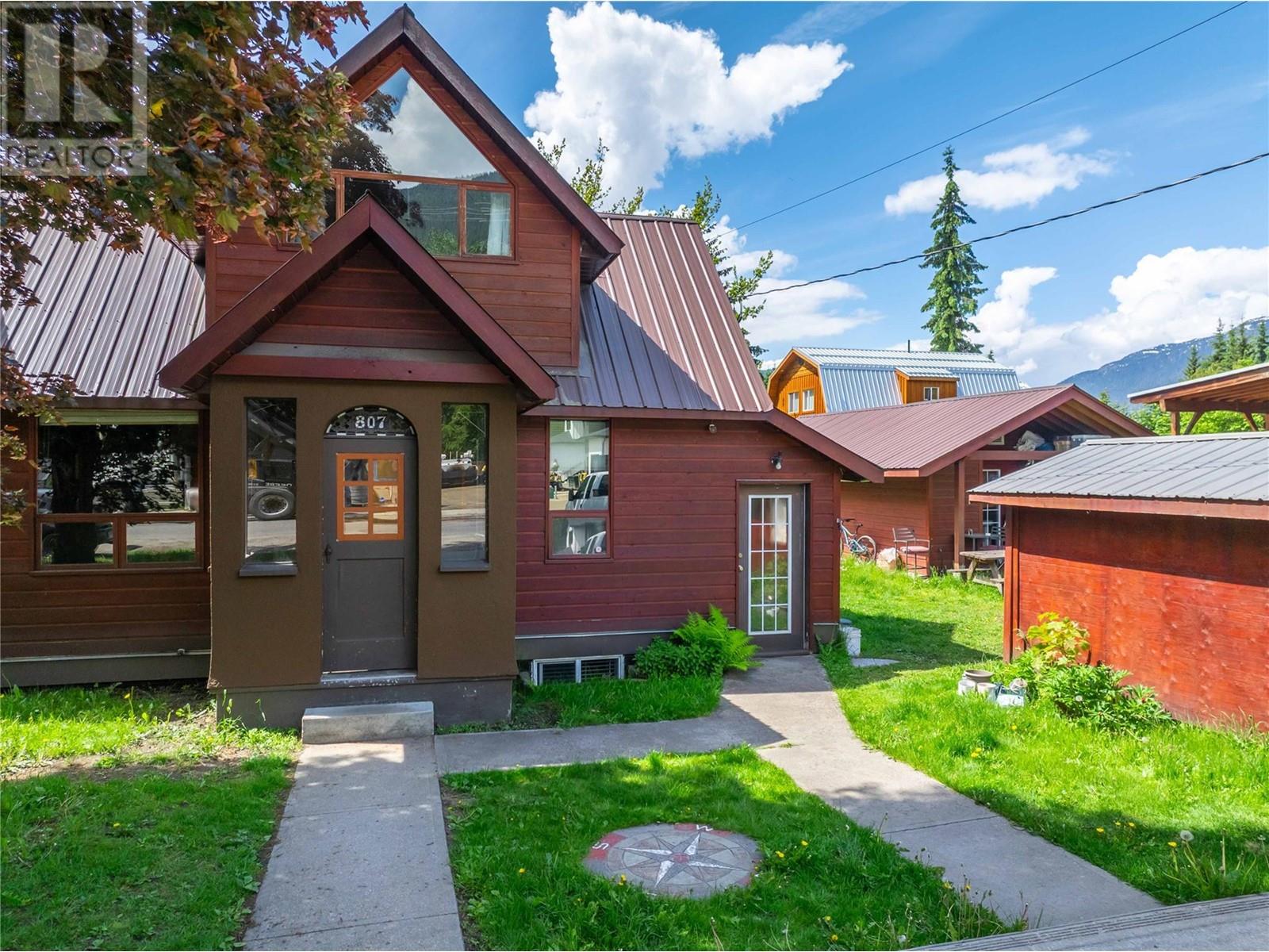807 Oscar Street, Revelstoke