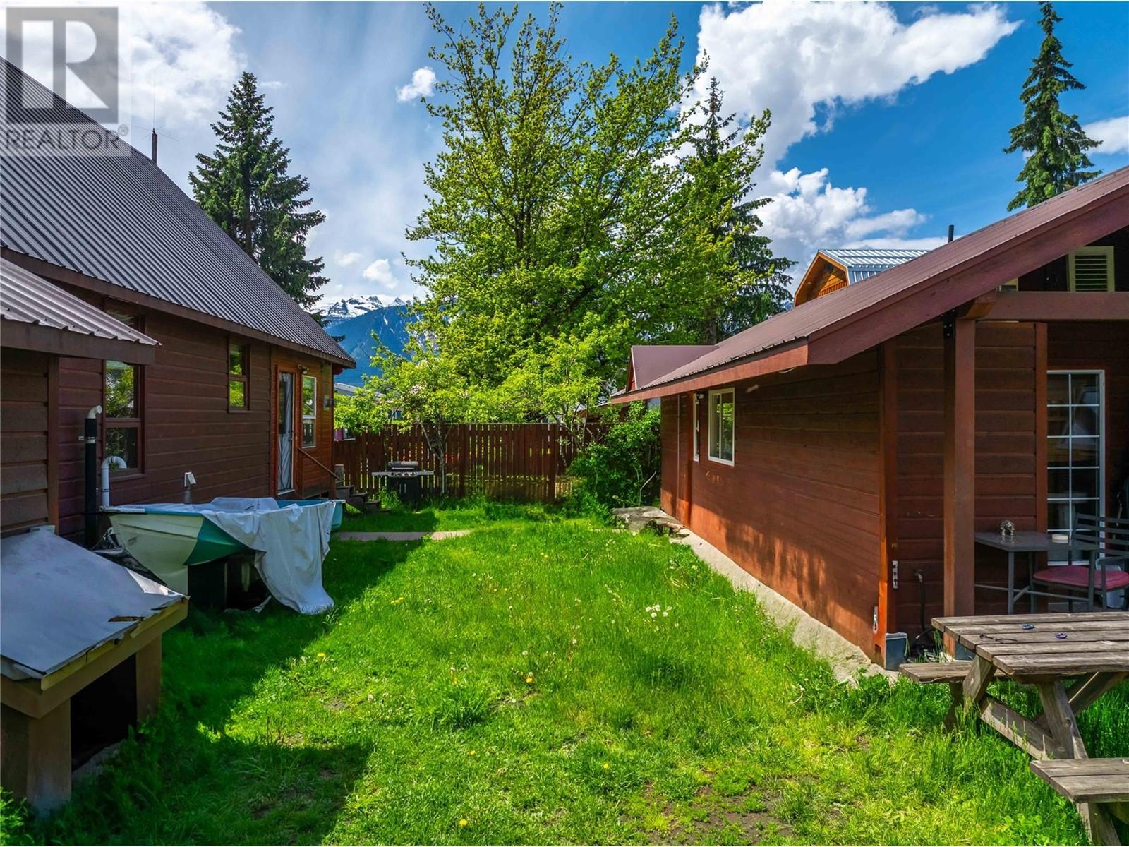 807 Oscar Street, Revelstoke