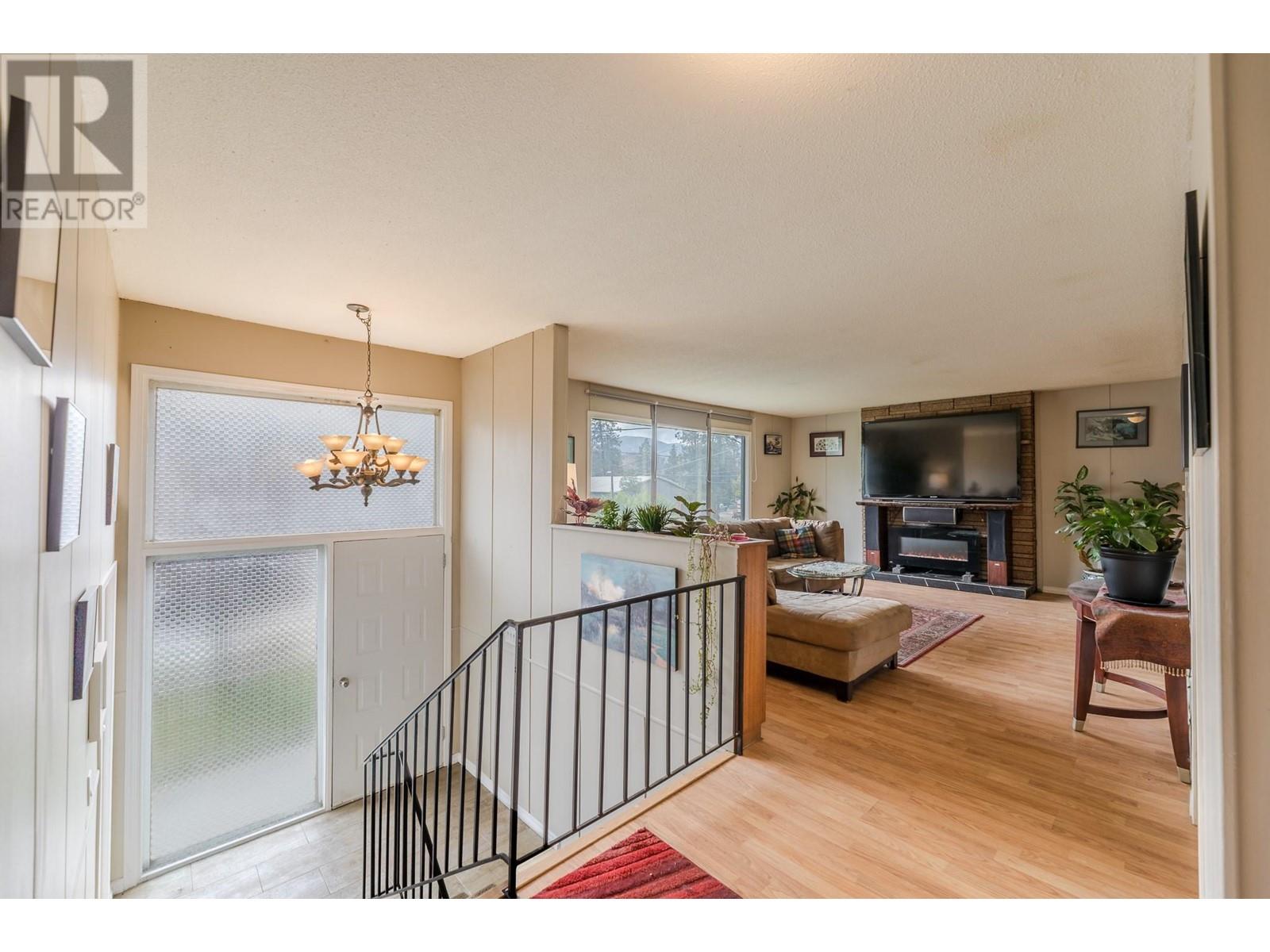  611 East Side Road, Okanagan Falls