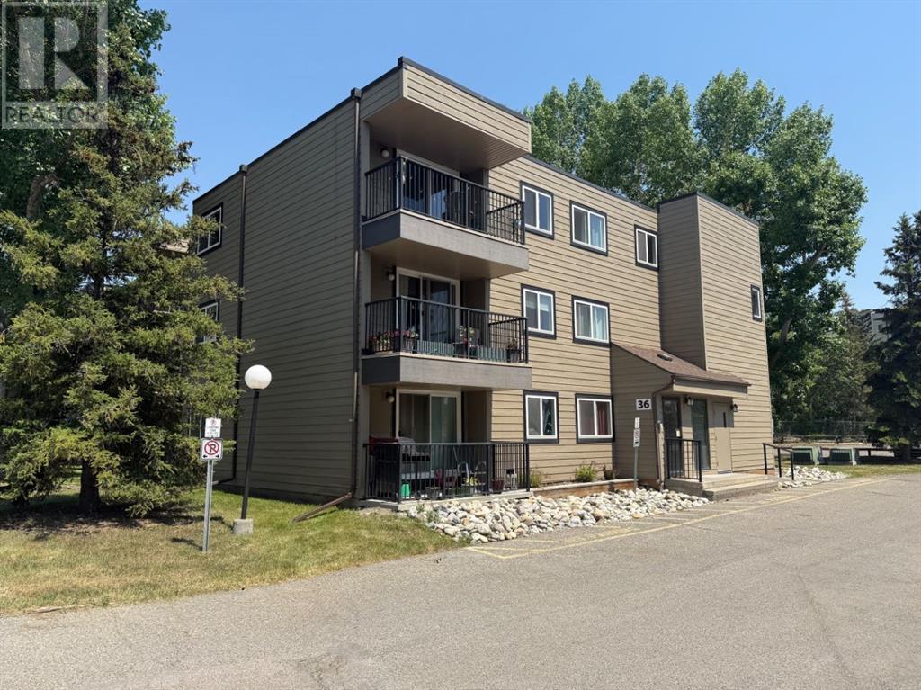36 Glenbrook Crescent, Cochrane