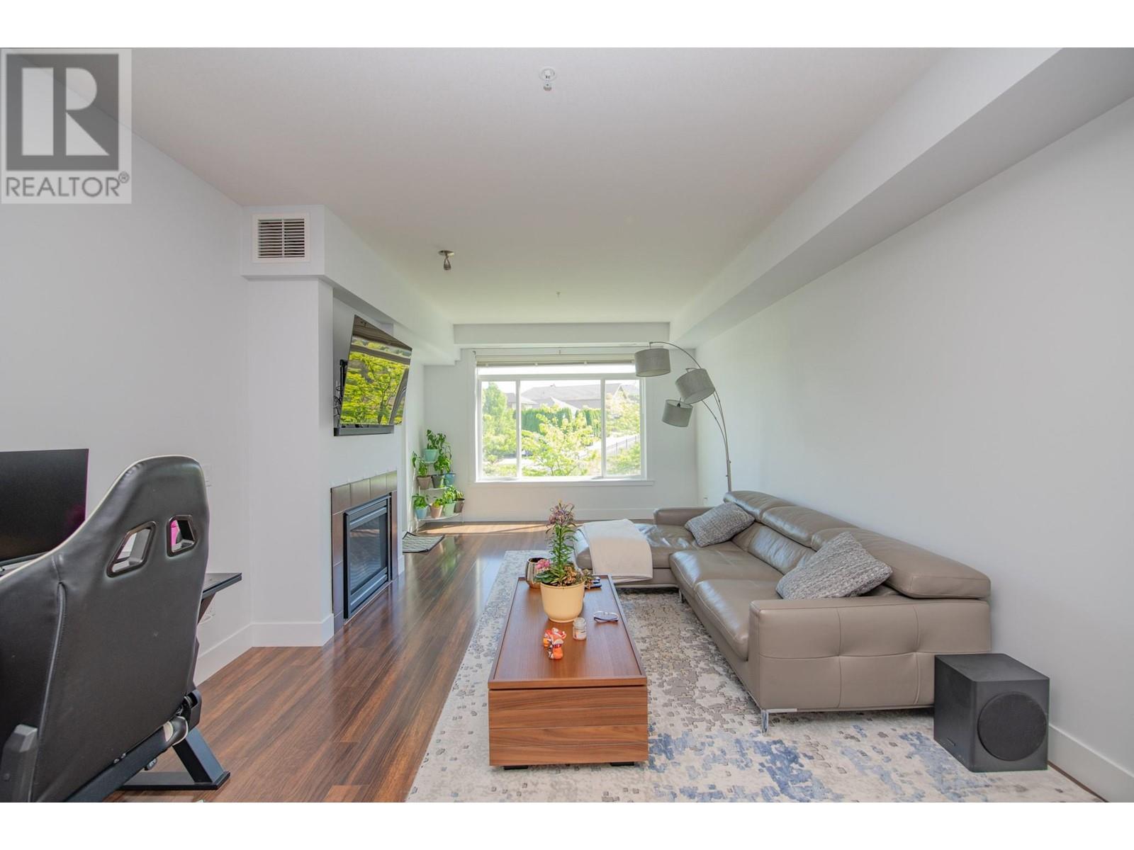 305 2532 Shoreline Drive, Lake Country