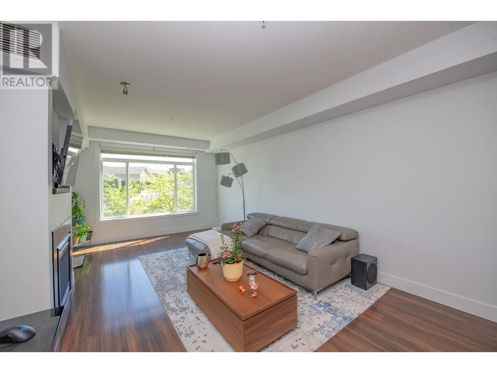 2532 Shoreline Drive Unit# 305, Lake Country