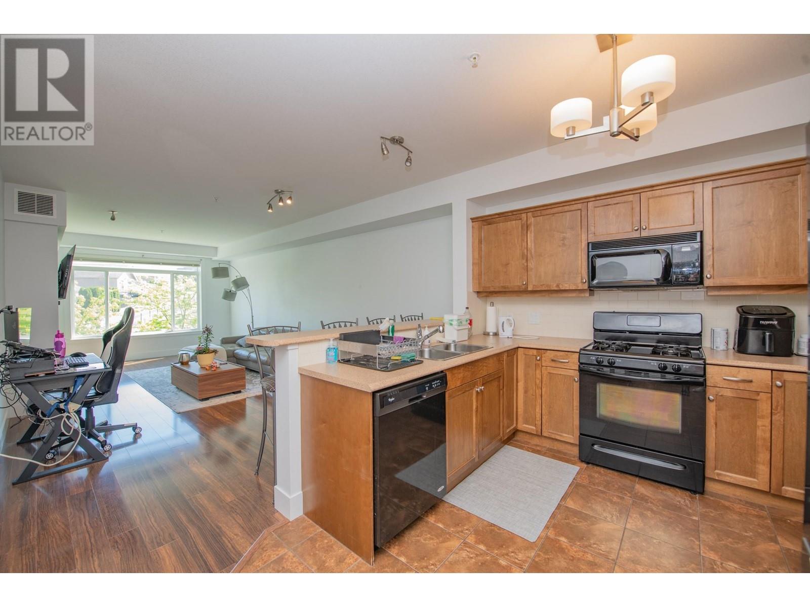 305 2532 Shoreline Drive, Lake Country