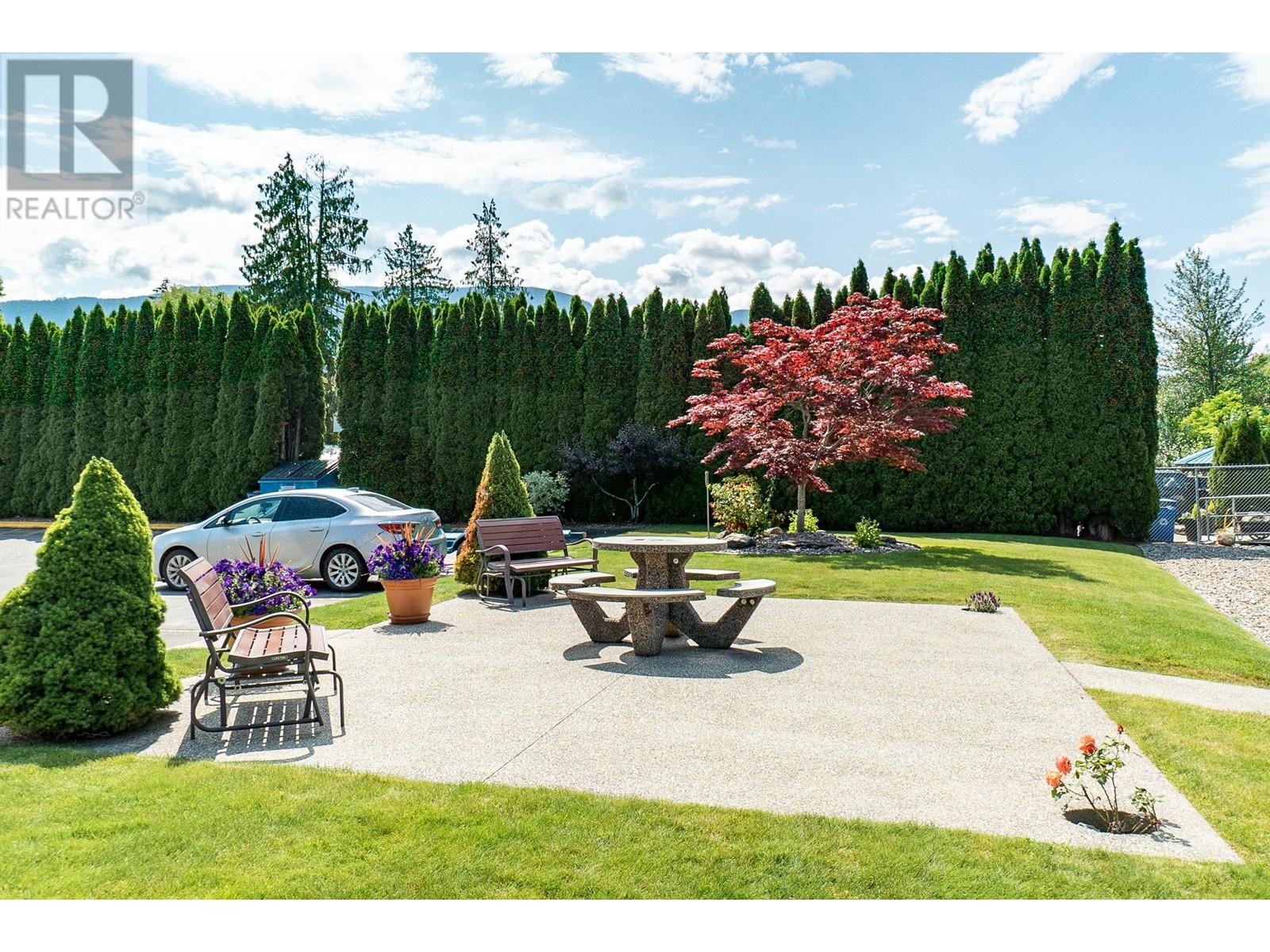 221 1002 Riverside Avenue, Sicamous