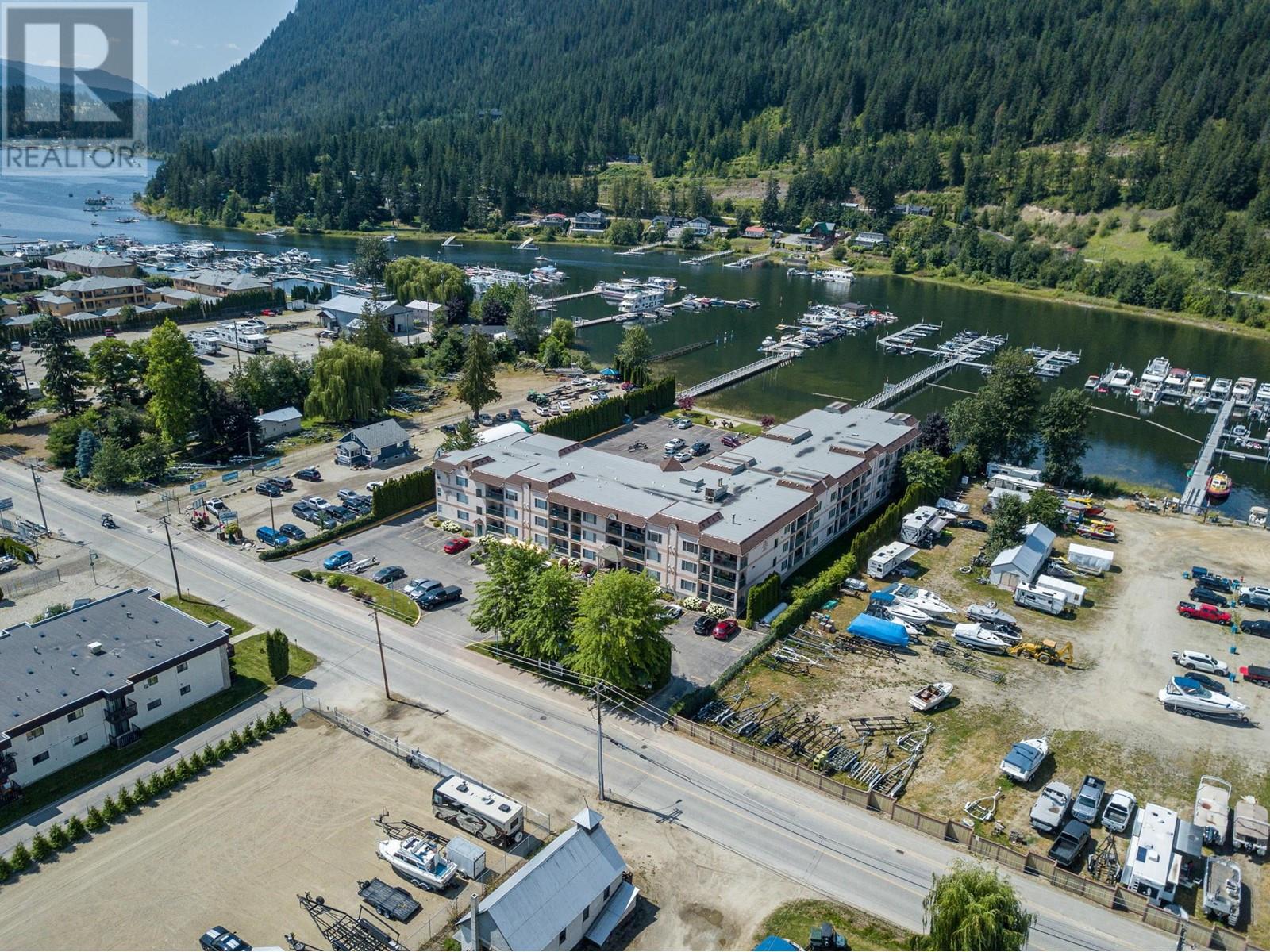 221 1002 Riverside Avenue, Sicamous