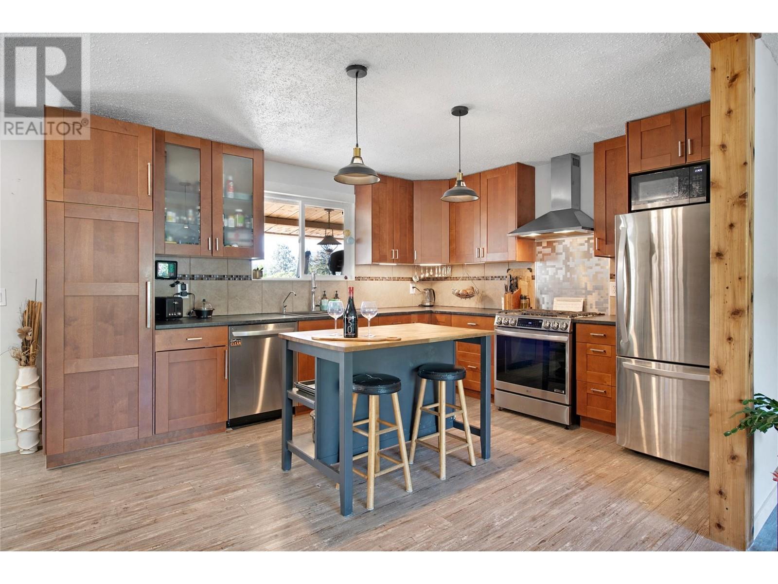  10592 Sherman Drive, Lake Country