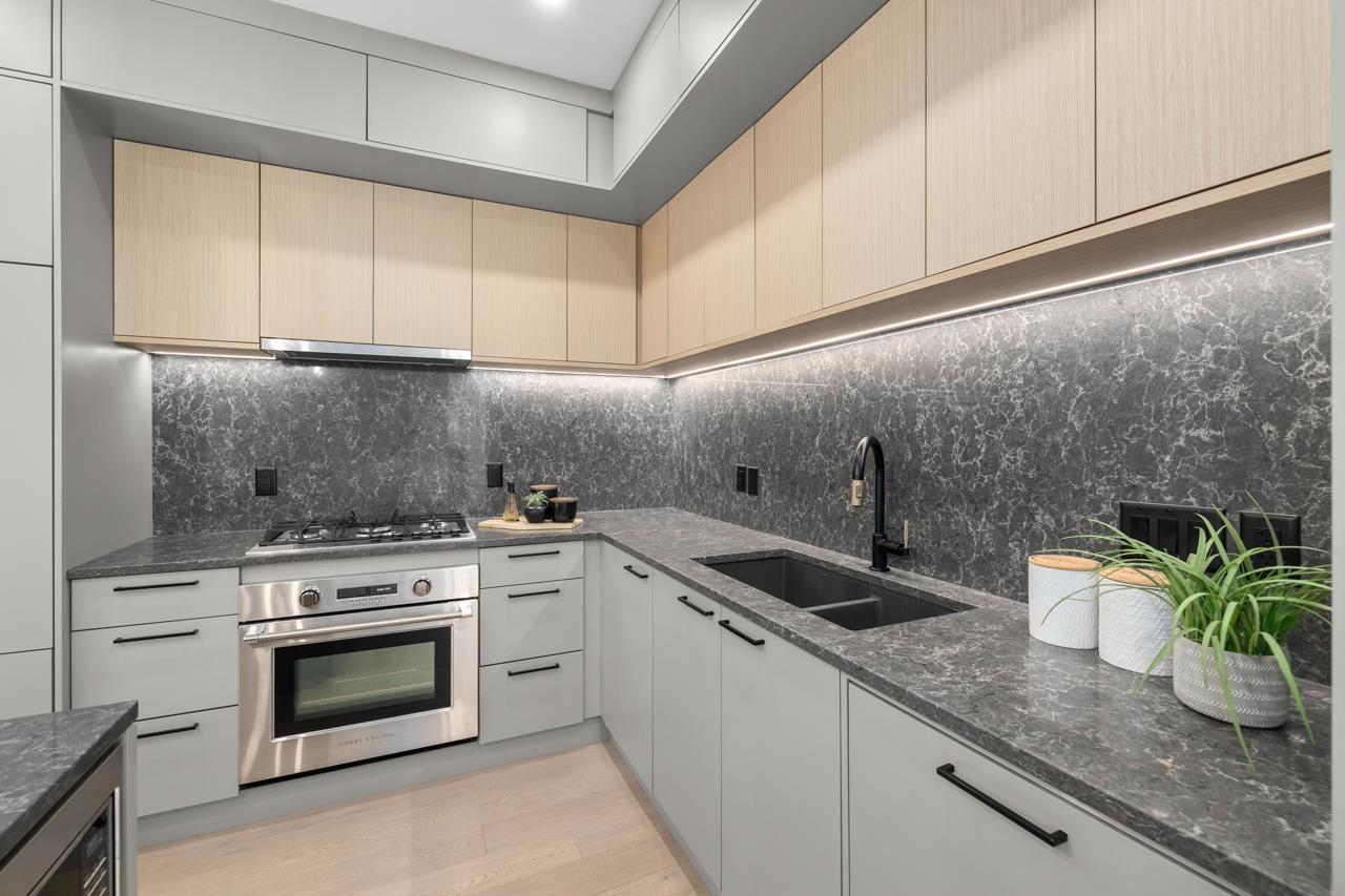 Photo 2 of 210 20416 Park Avenue, Langley BC