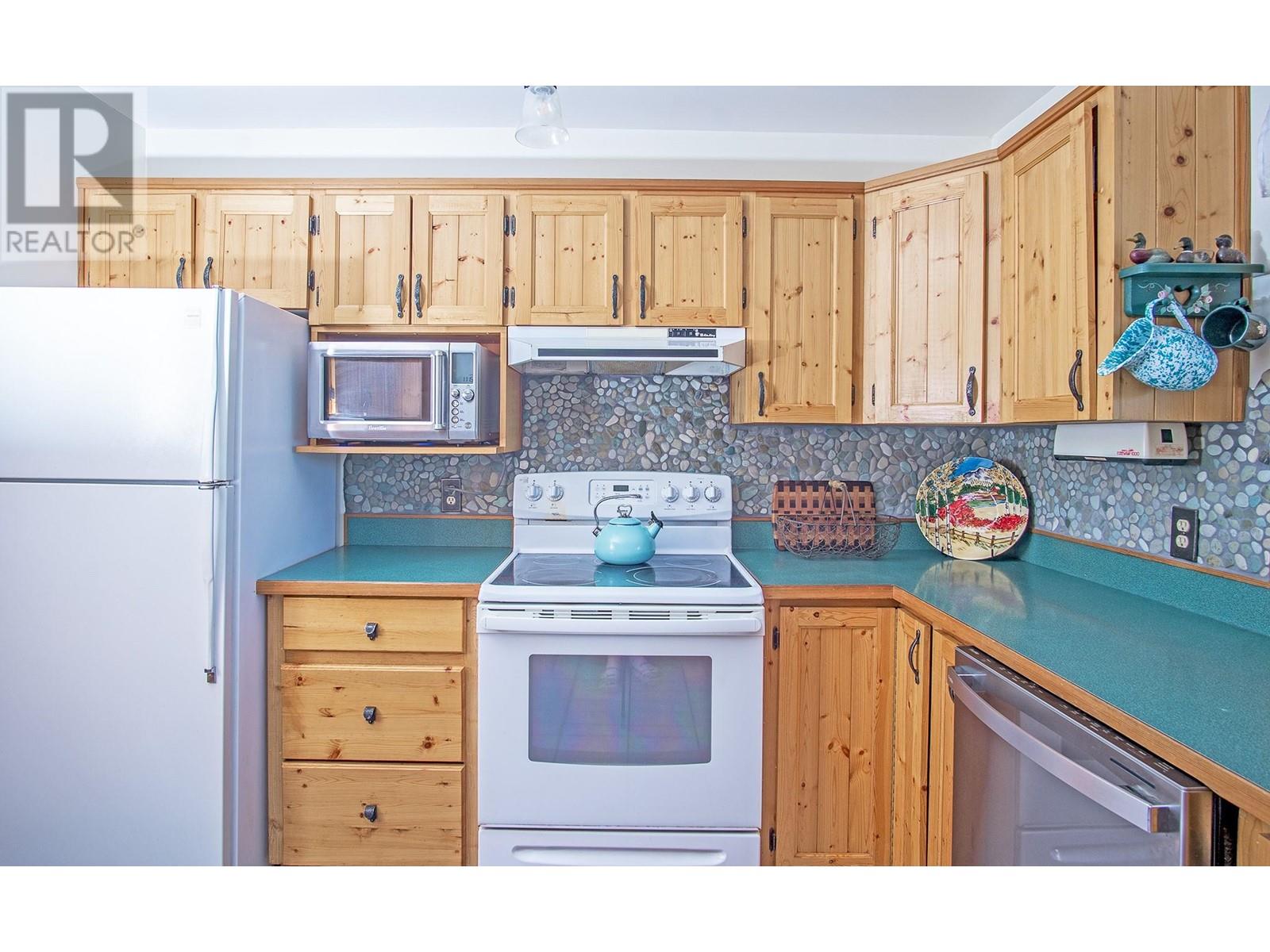 2033 Smith Road, Creston