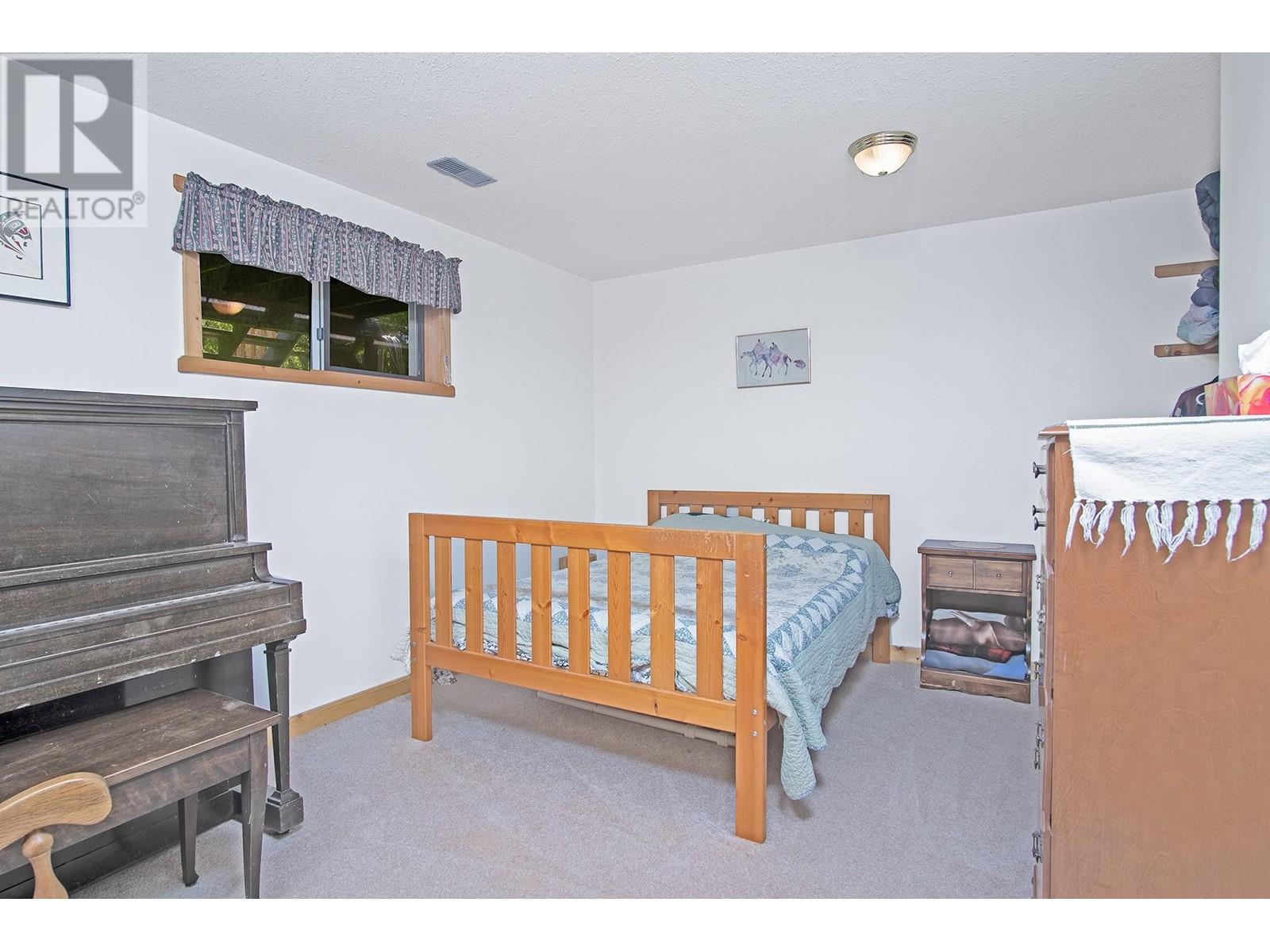 2033 Smith Road, Creston