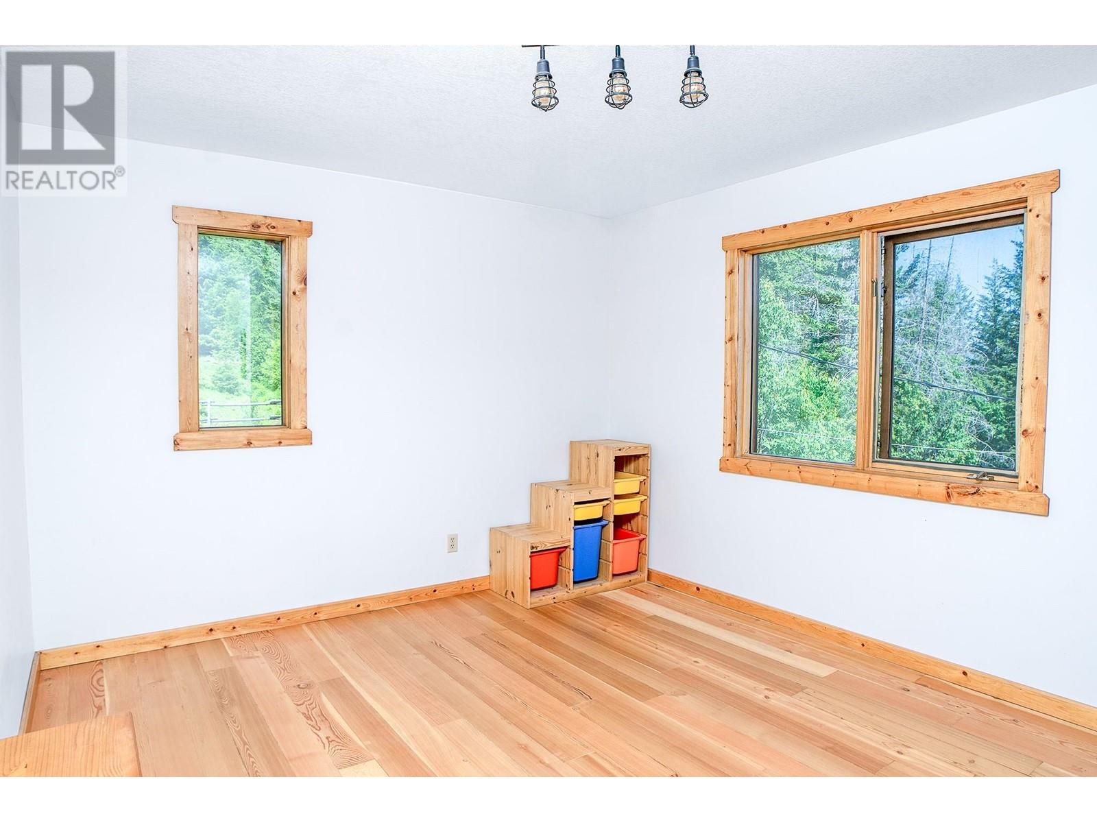 2033 Smith Road, Creston