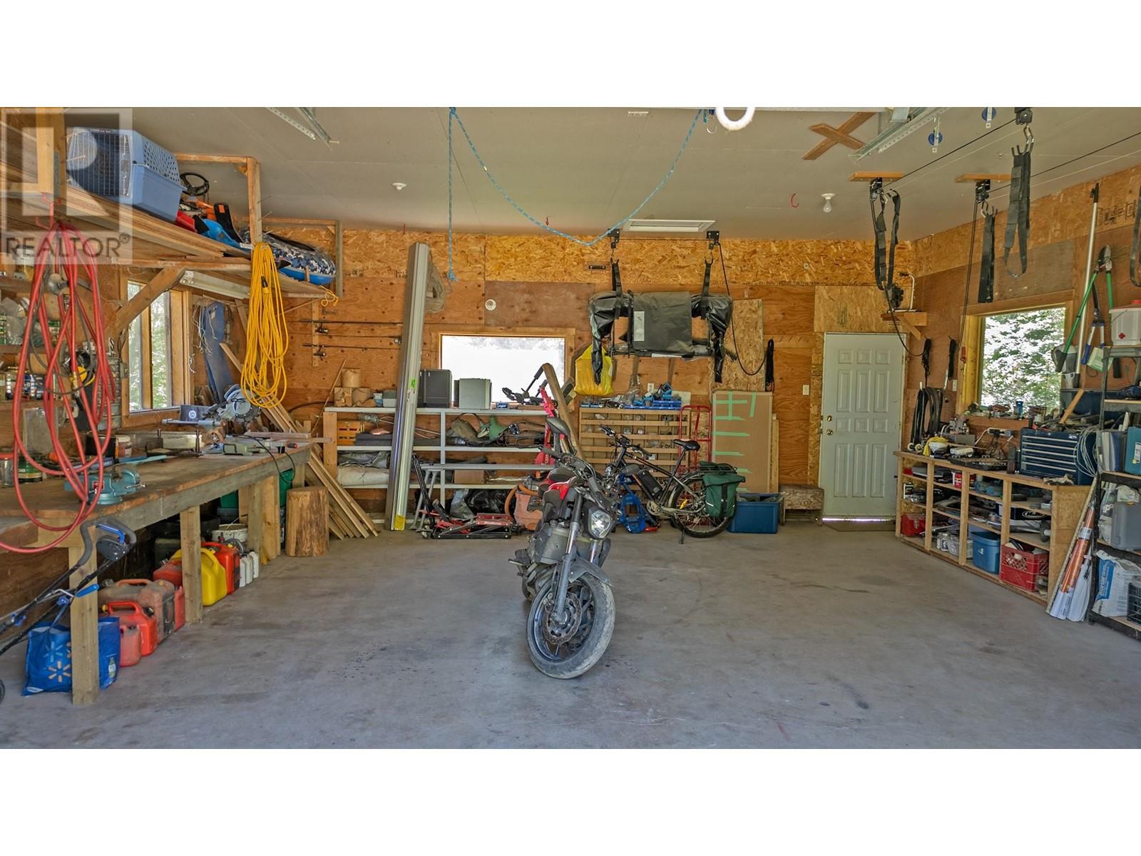 2033 Smith Road, Creston