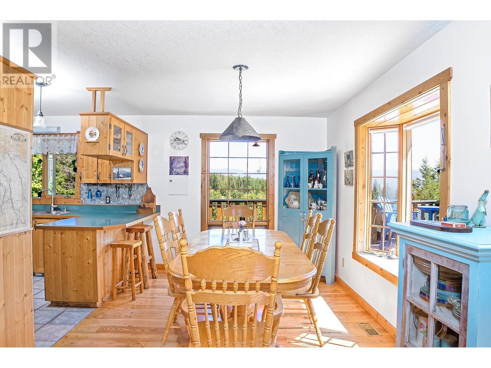 2033 Smith Road, Creston