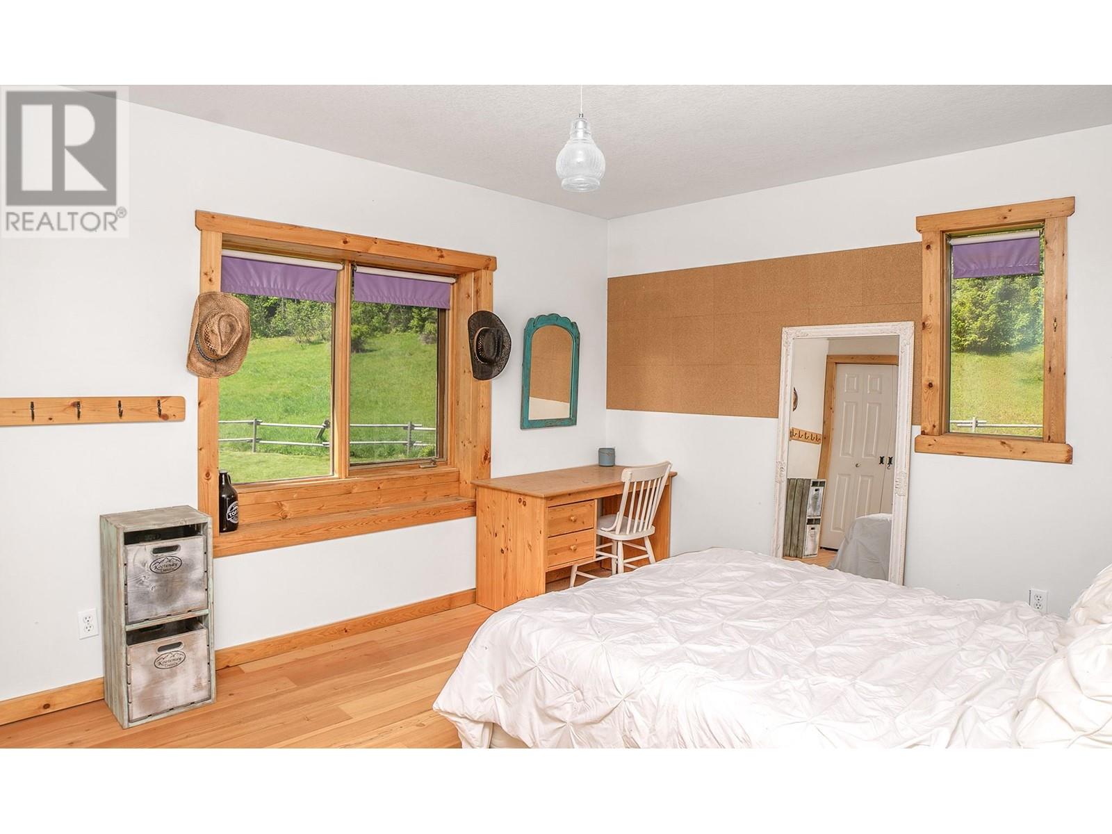 2033 Smith Road, Creston