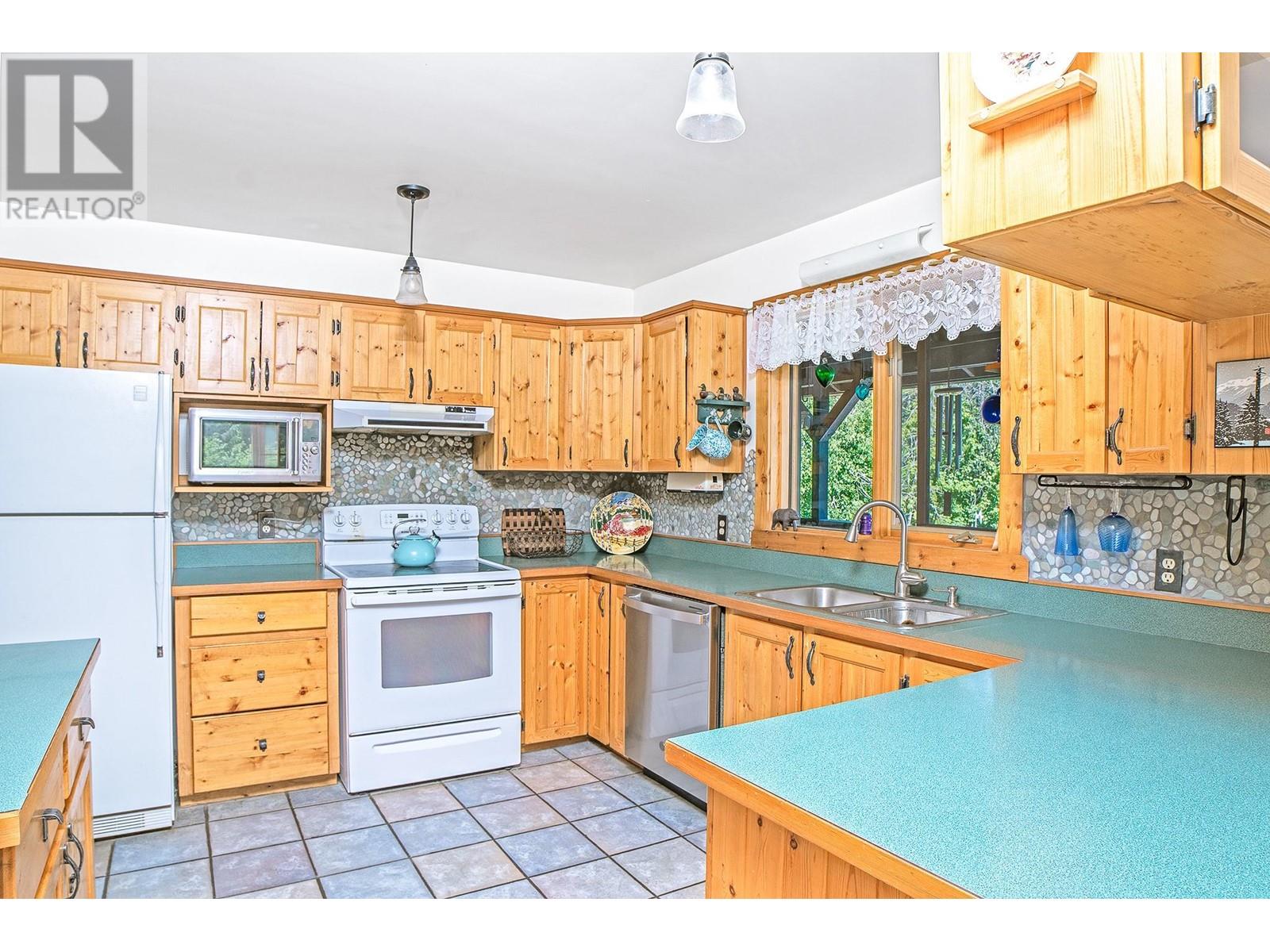 2033 Smith Road, Creston