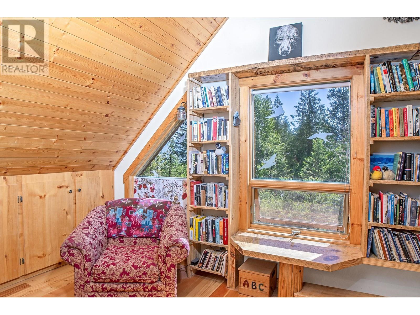 2033 Smith Road, Creston