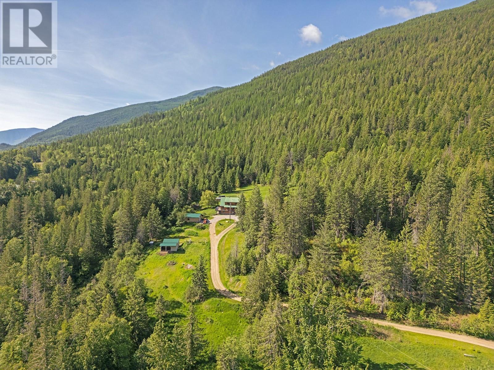 2033 Smith Road, Creston