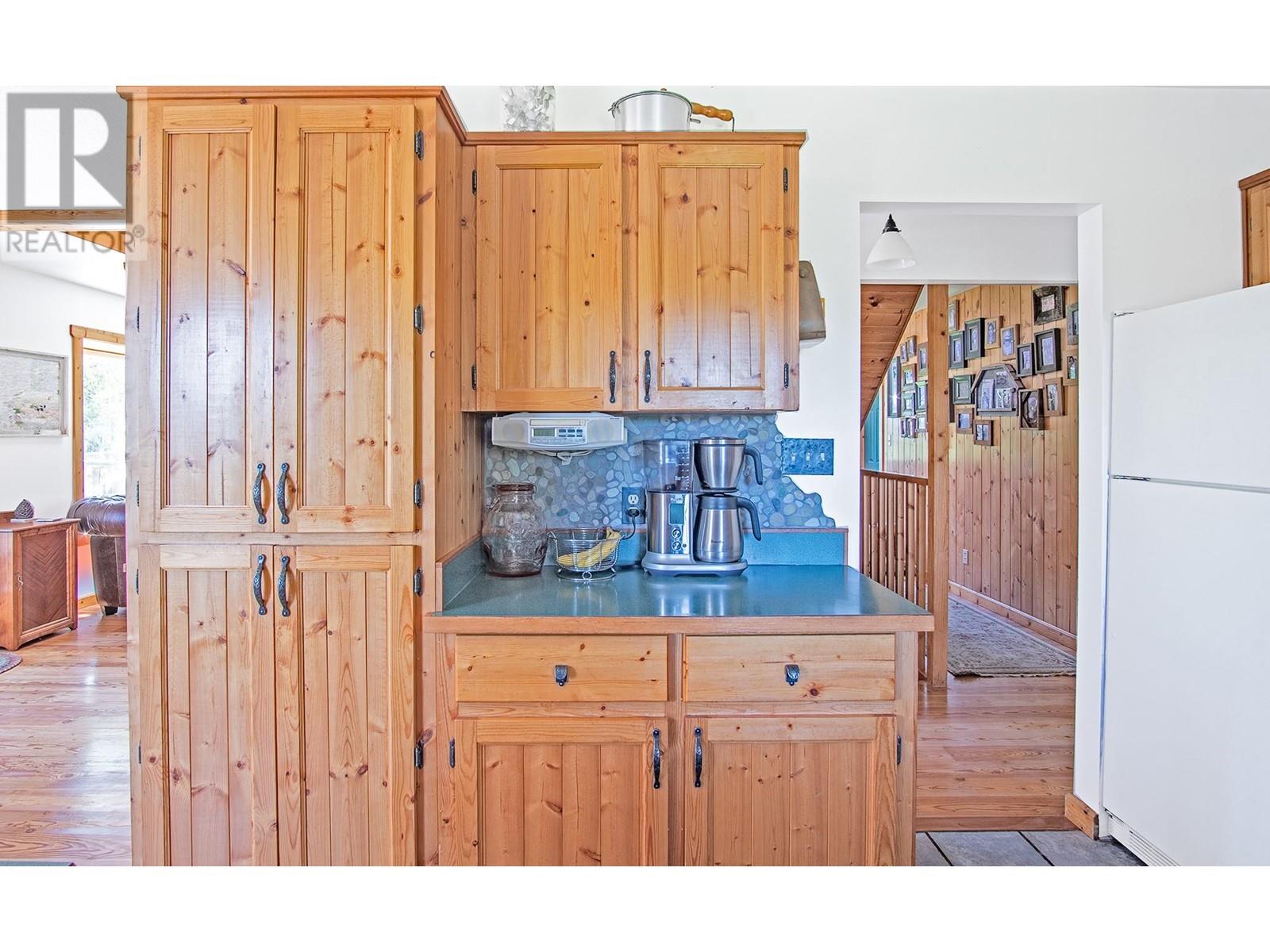2033 Smith Road, Creston