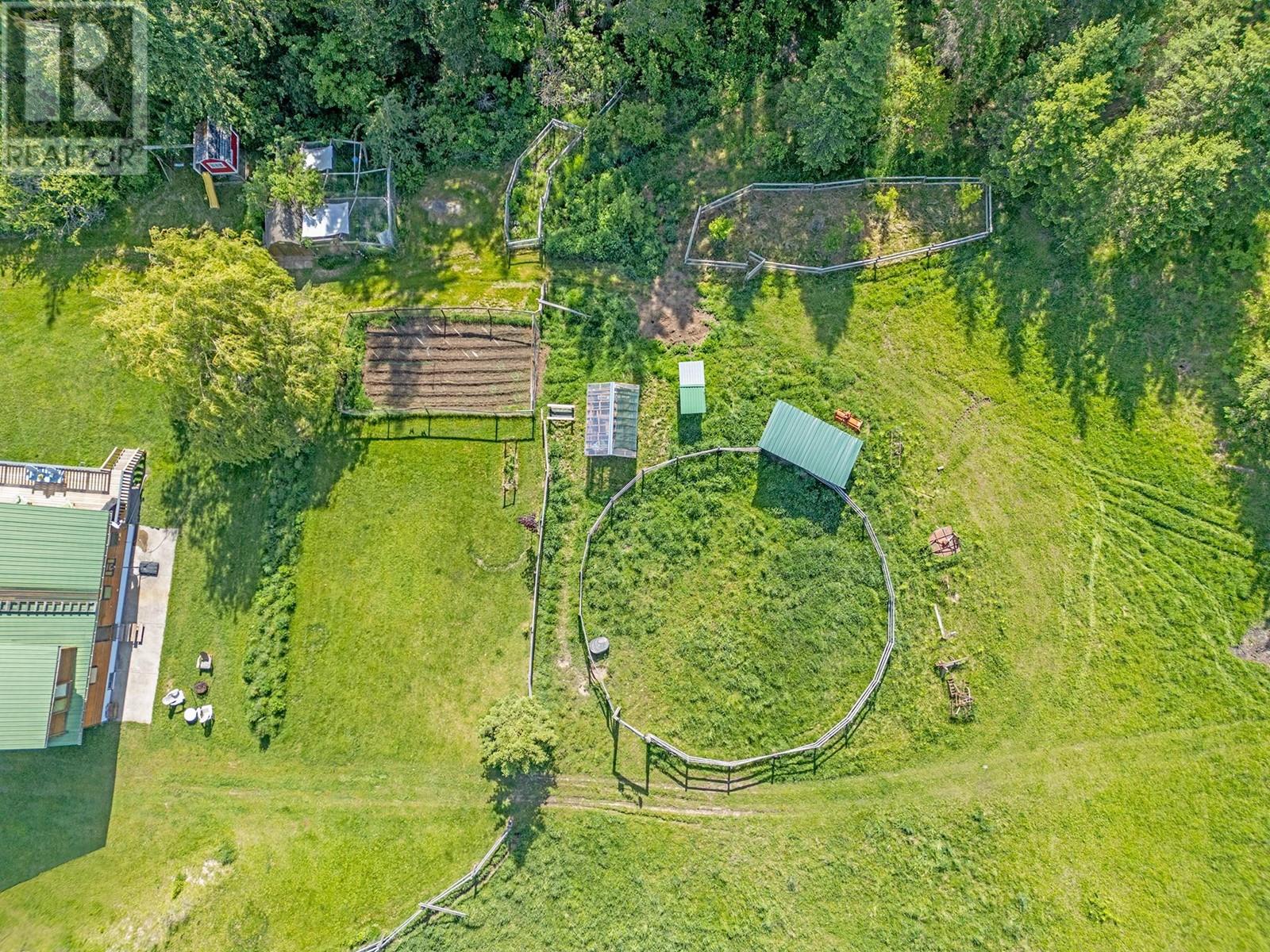 2033 Smith Road, Creston