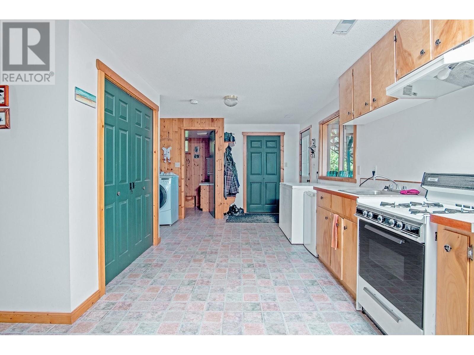 2033 Smith Road, Creston