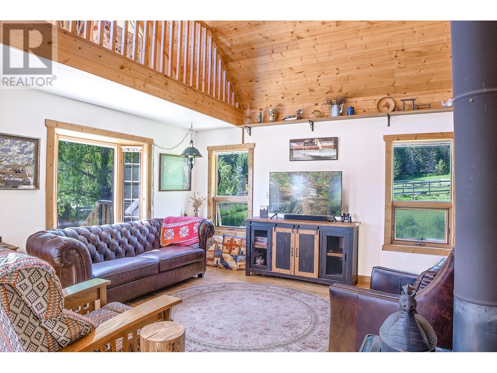 2033 Smith Road, Creston