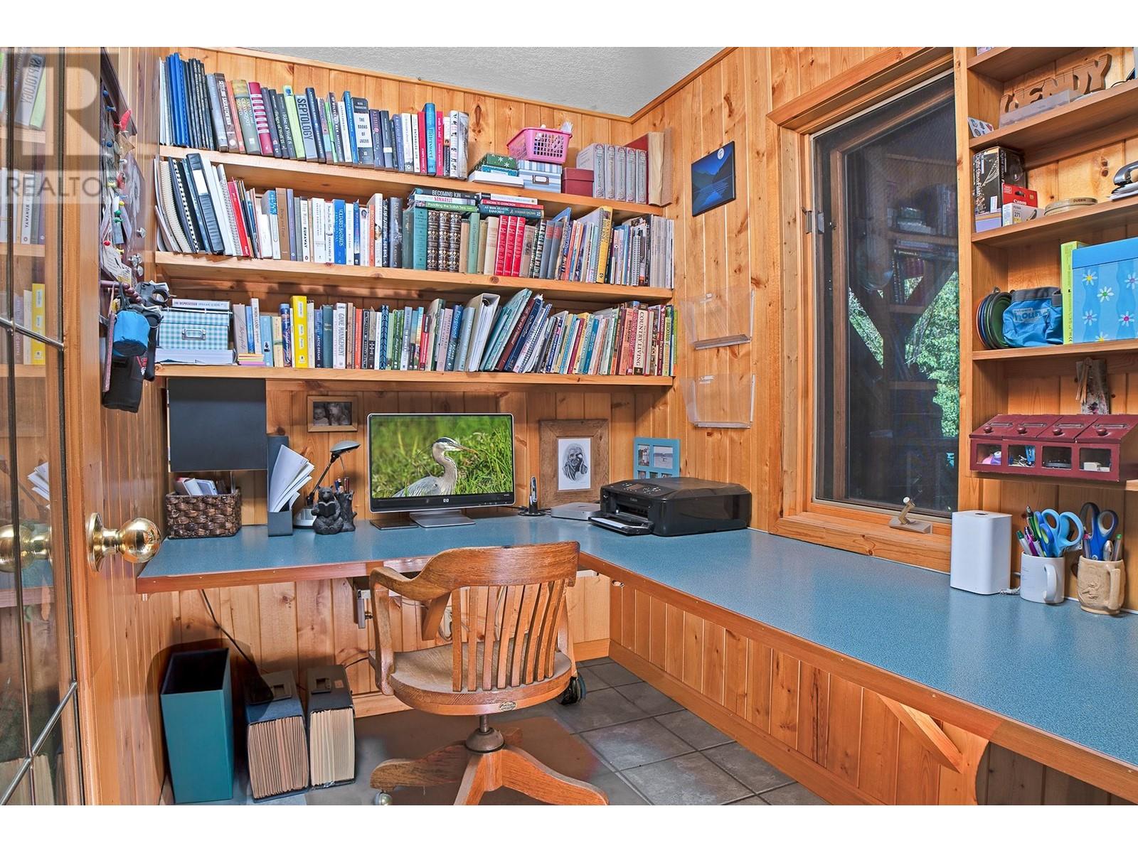 2033 Smith Road, Creston