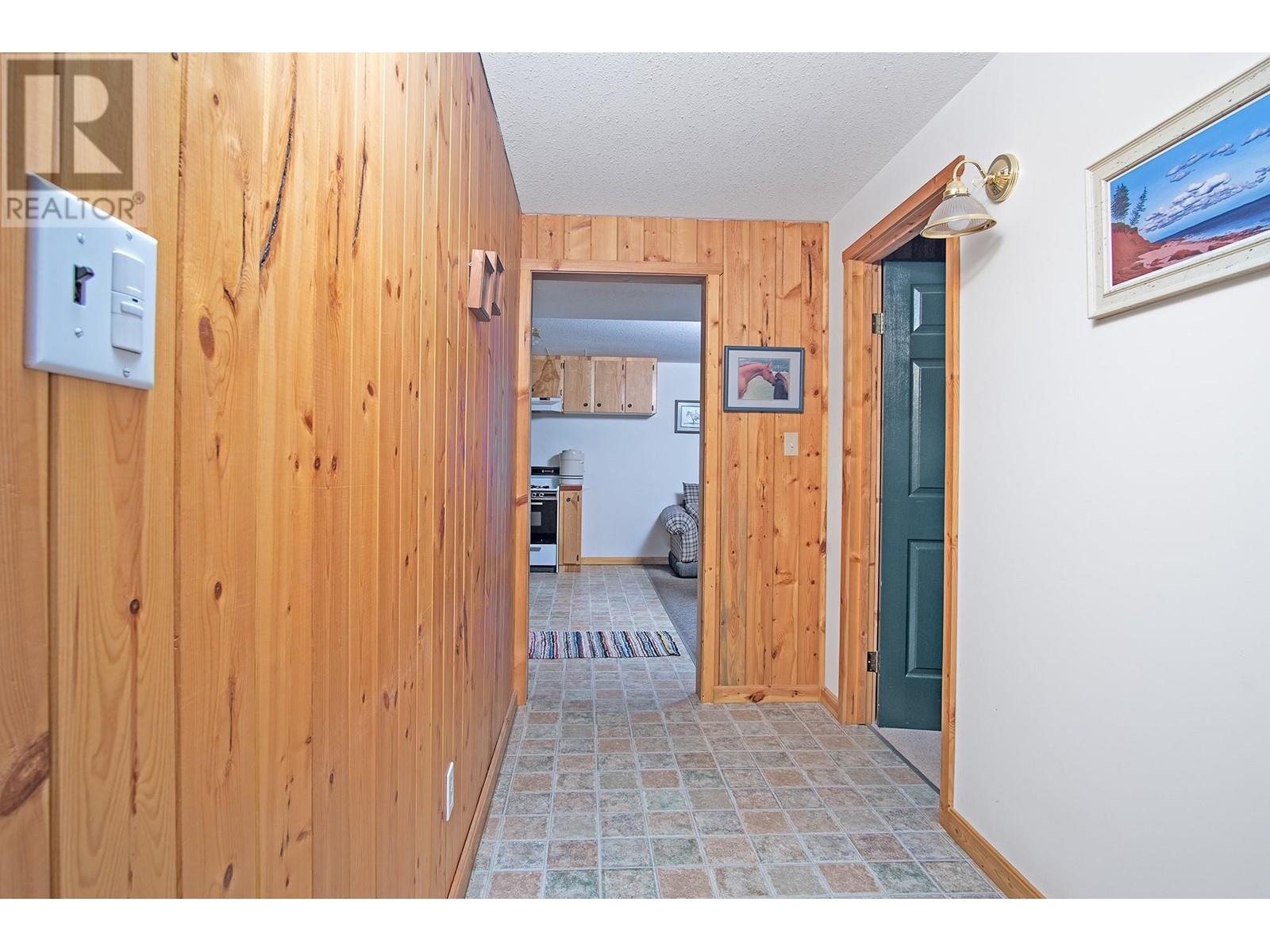 2033 Smith Road, Creston