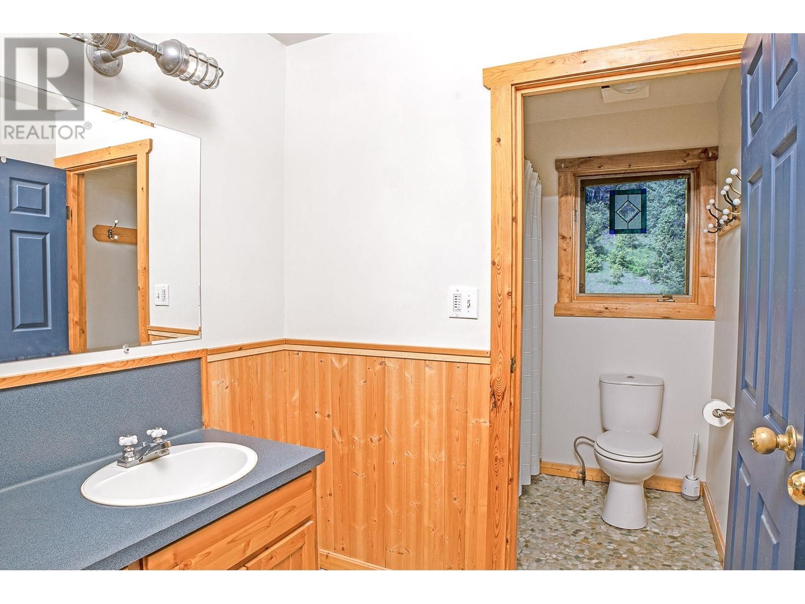 2033 Smith Road, Creston