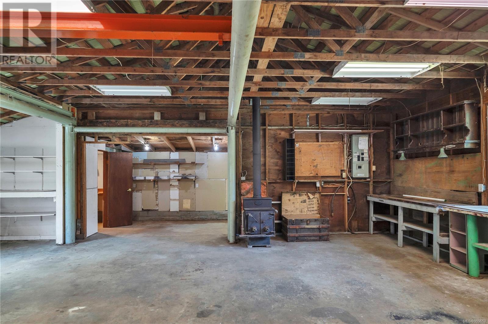 1175 Petersen Rd, Campbell River