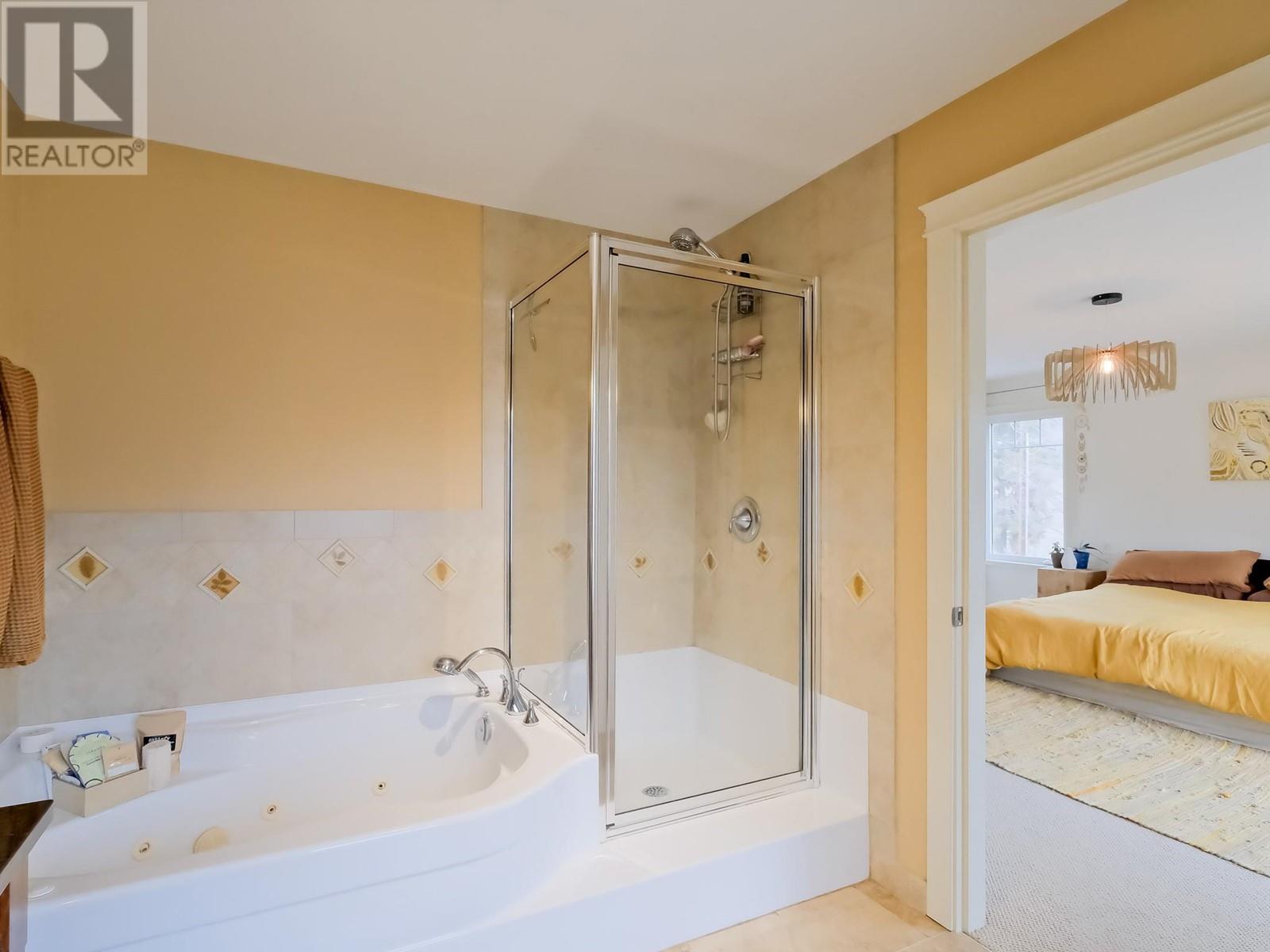  5617 SIMPSON Road, Summerland