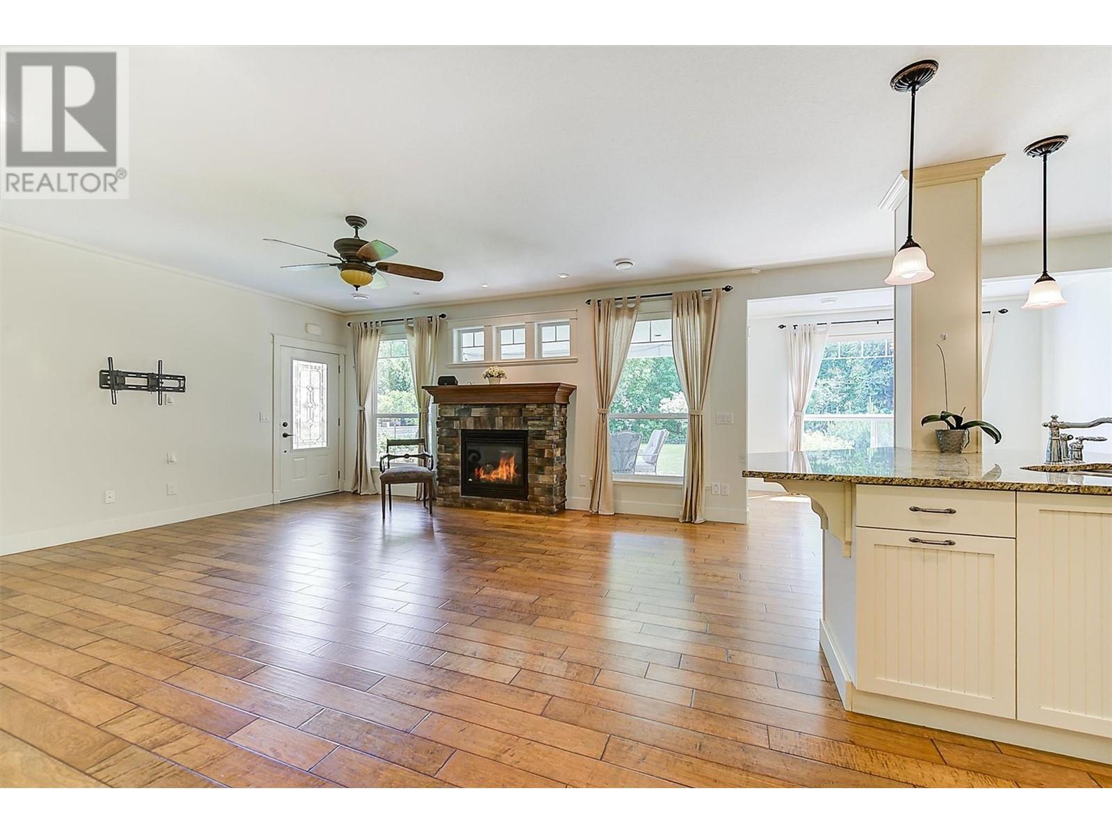  2423 Paramount Drive, West Kelowna